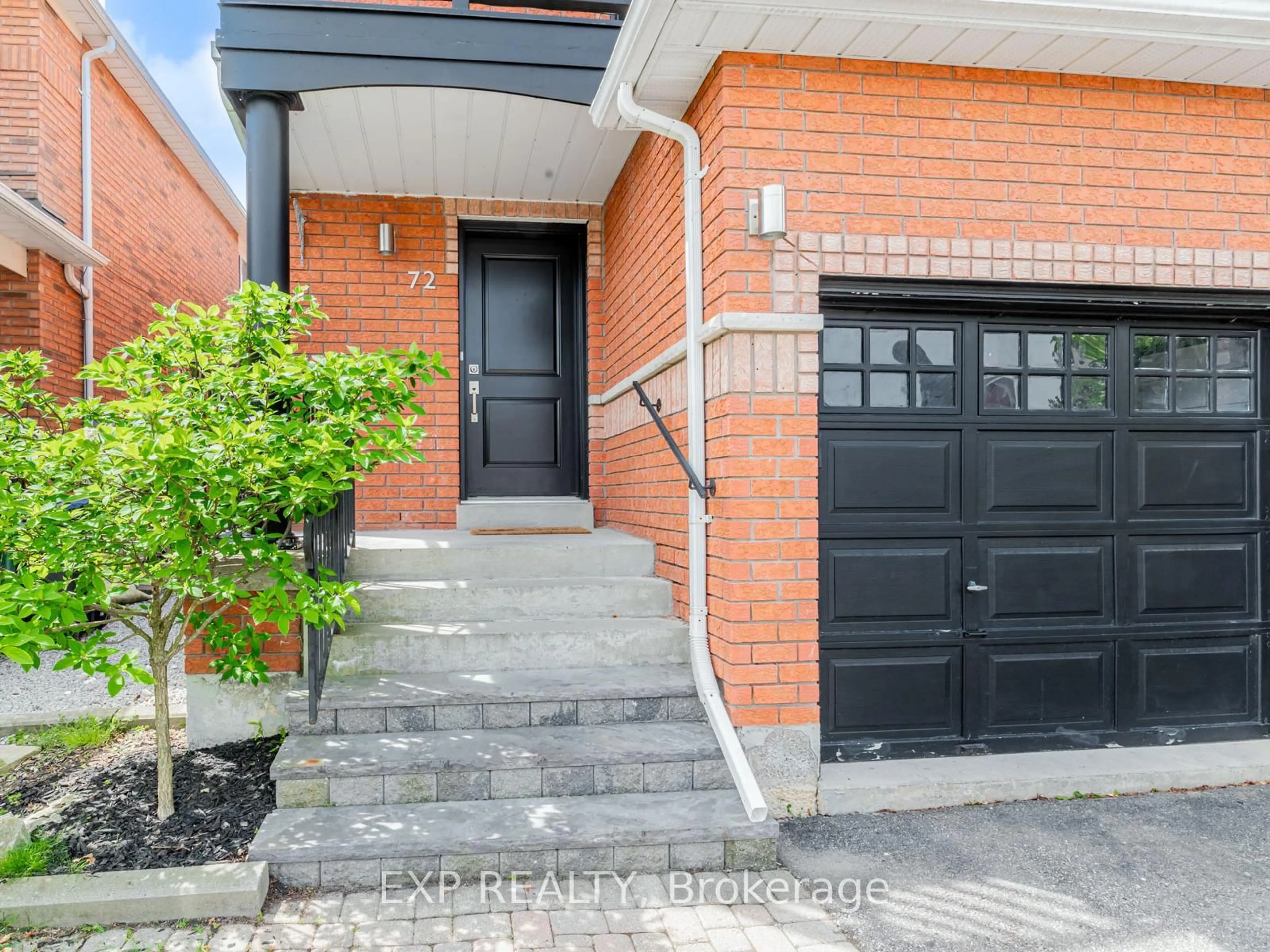 Home with brick exterior material, street for 72 Grapevine Rd, Caledon Ontario L7E 2R3