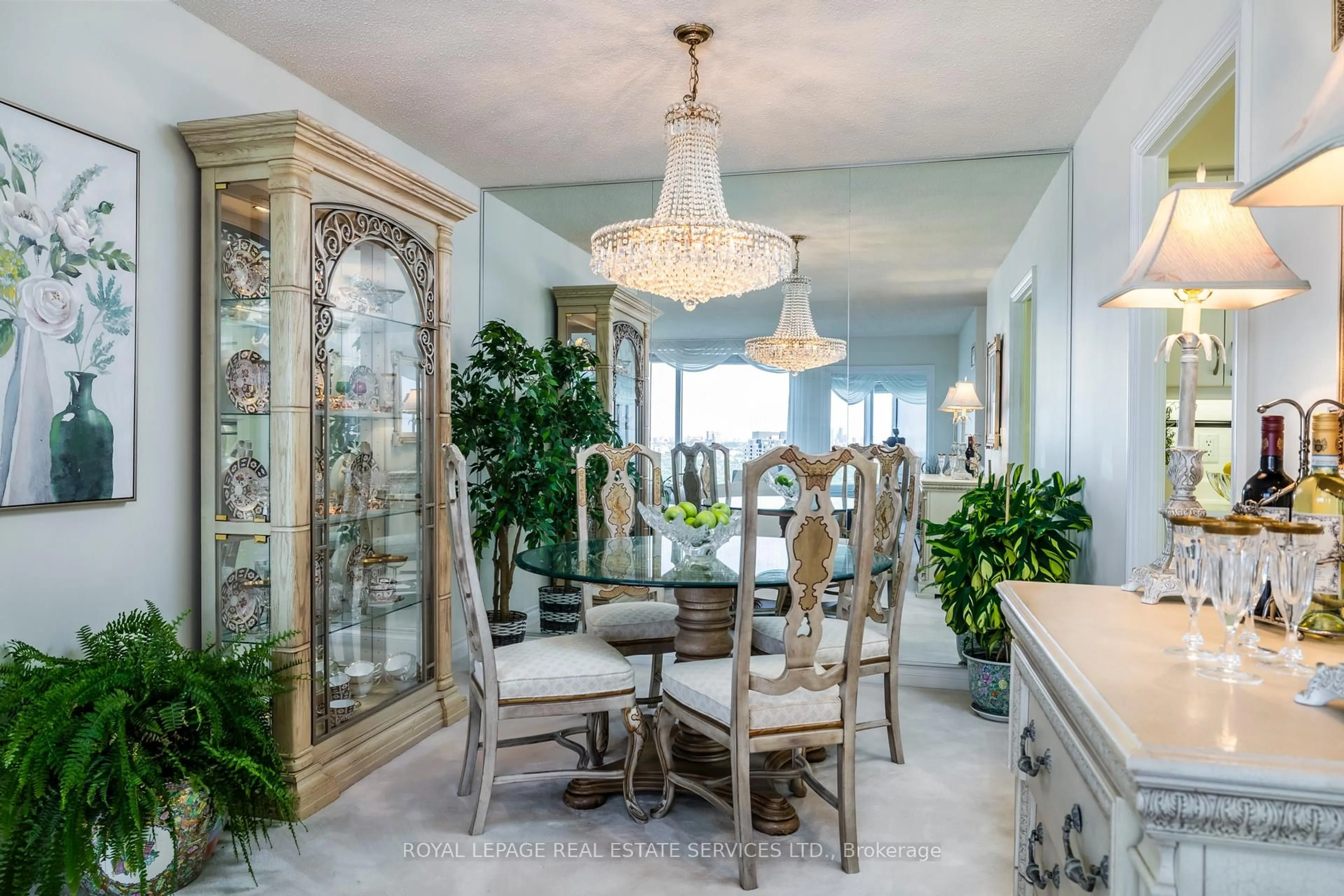 Dining room, ceramic/tile floor for 1 Palace Pier Crt #4302, Toronto Ontario M8V 3W9