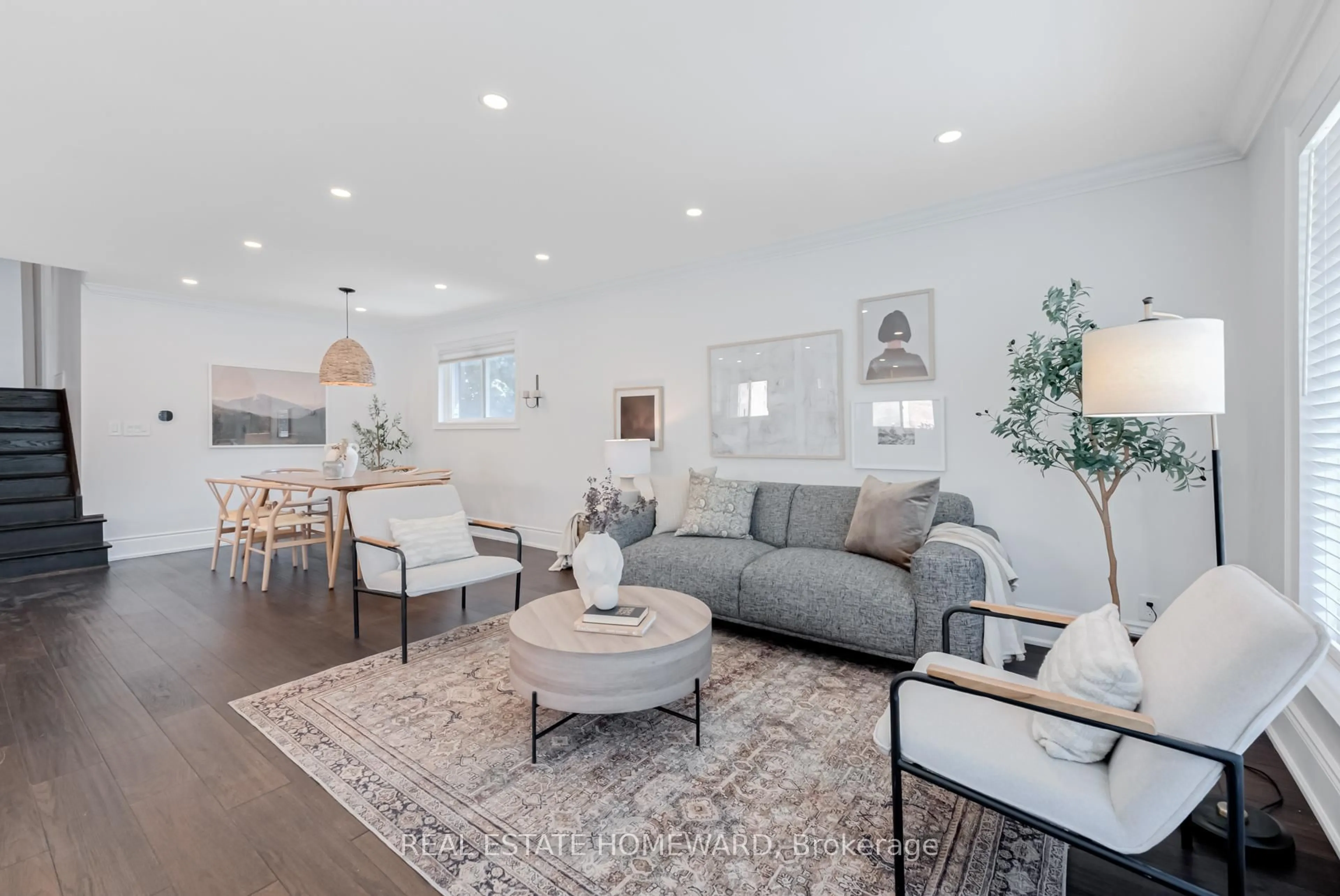 Living room with furniture, unknown for 3237 Havenwood Dr, Mississauga Ontario L4X 2M2