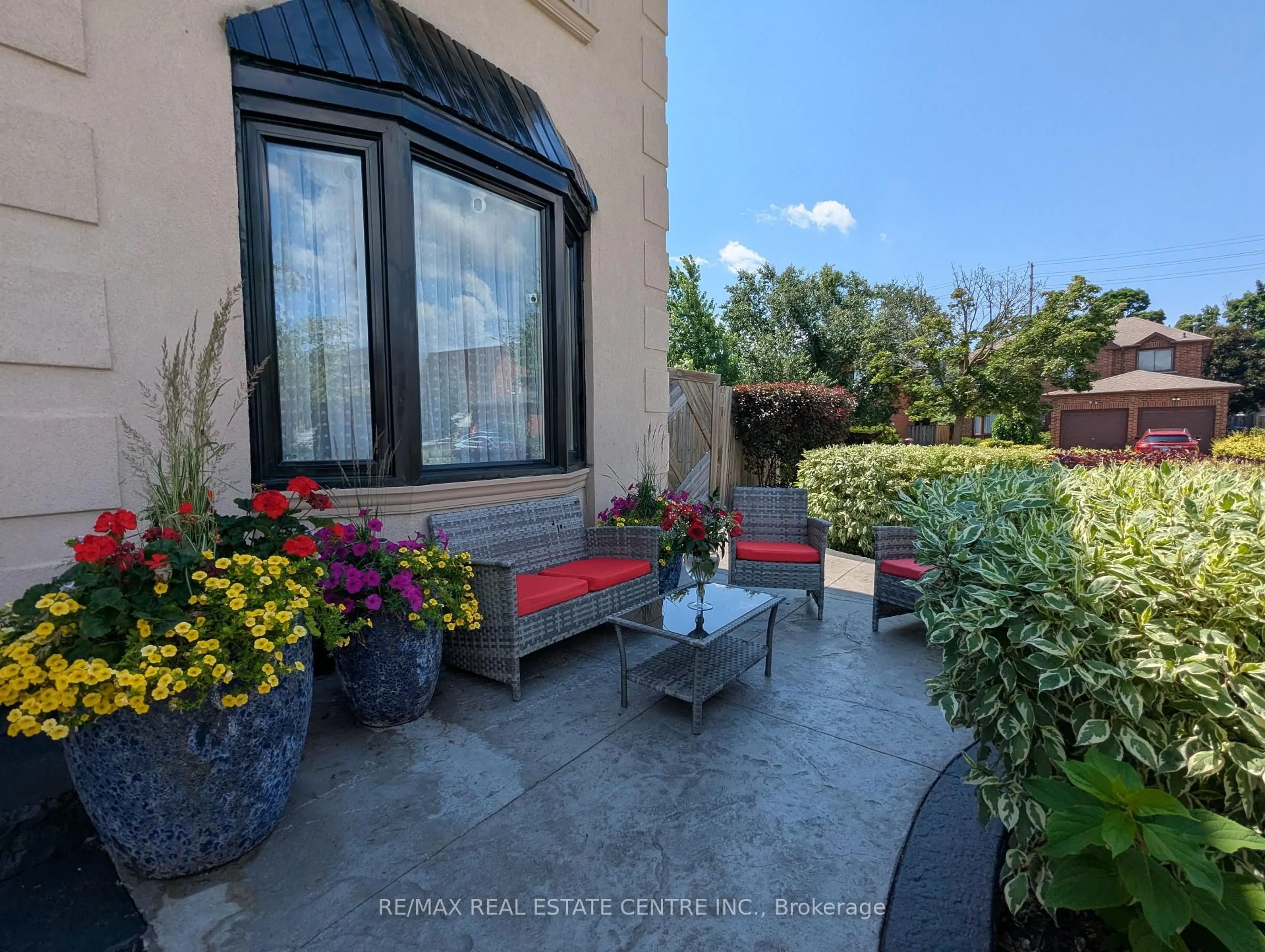 Patio, street for 1 Brydon Cres, Brampton Ontario L6X 3H5