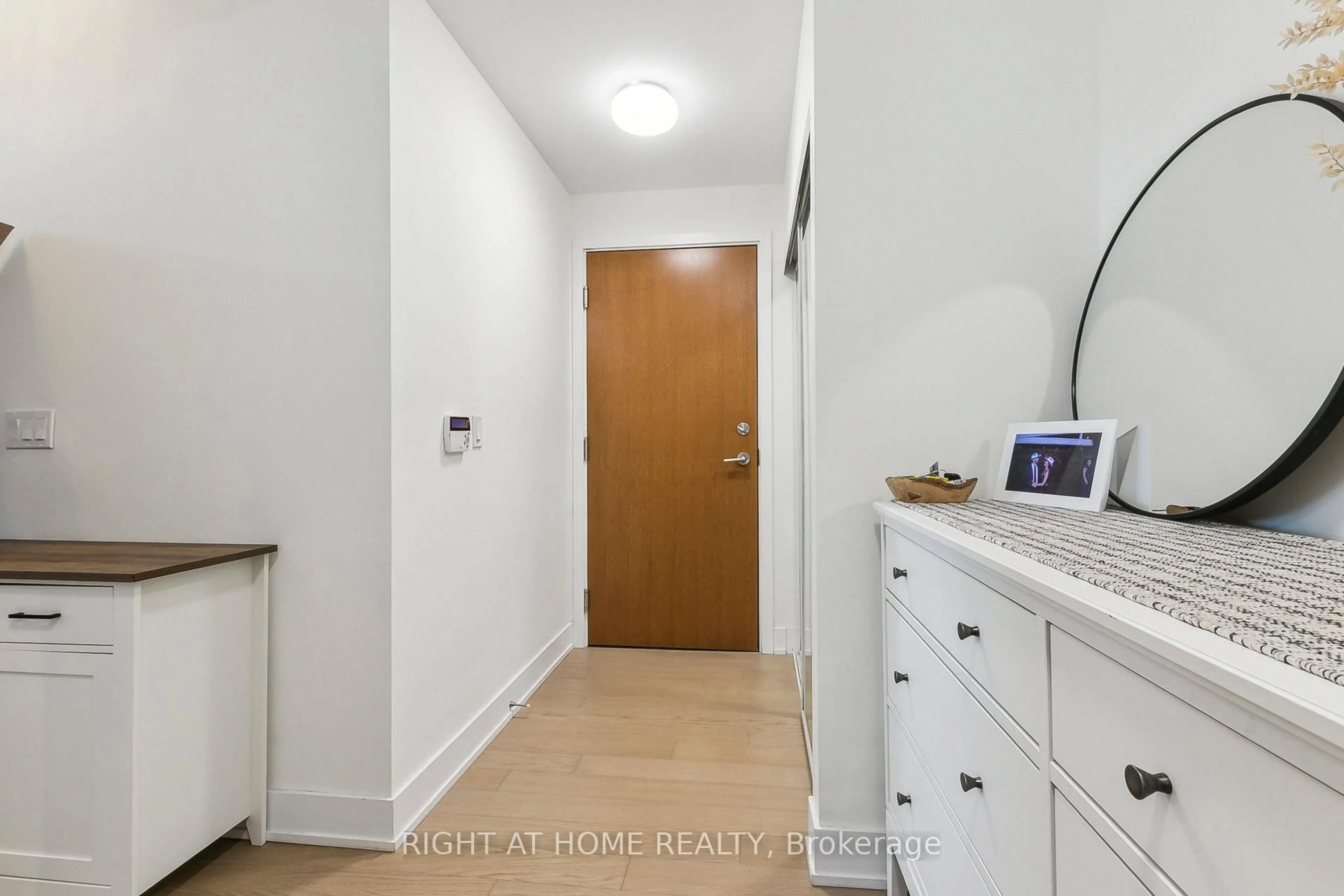 Indoor entryway for 20 Shore Breeze Dr #2206, Toronto Ontario M8V 0C7