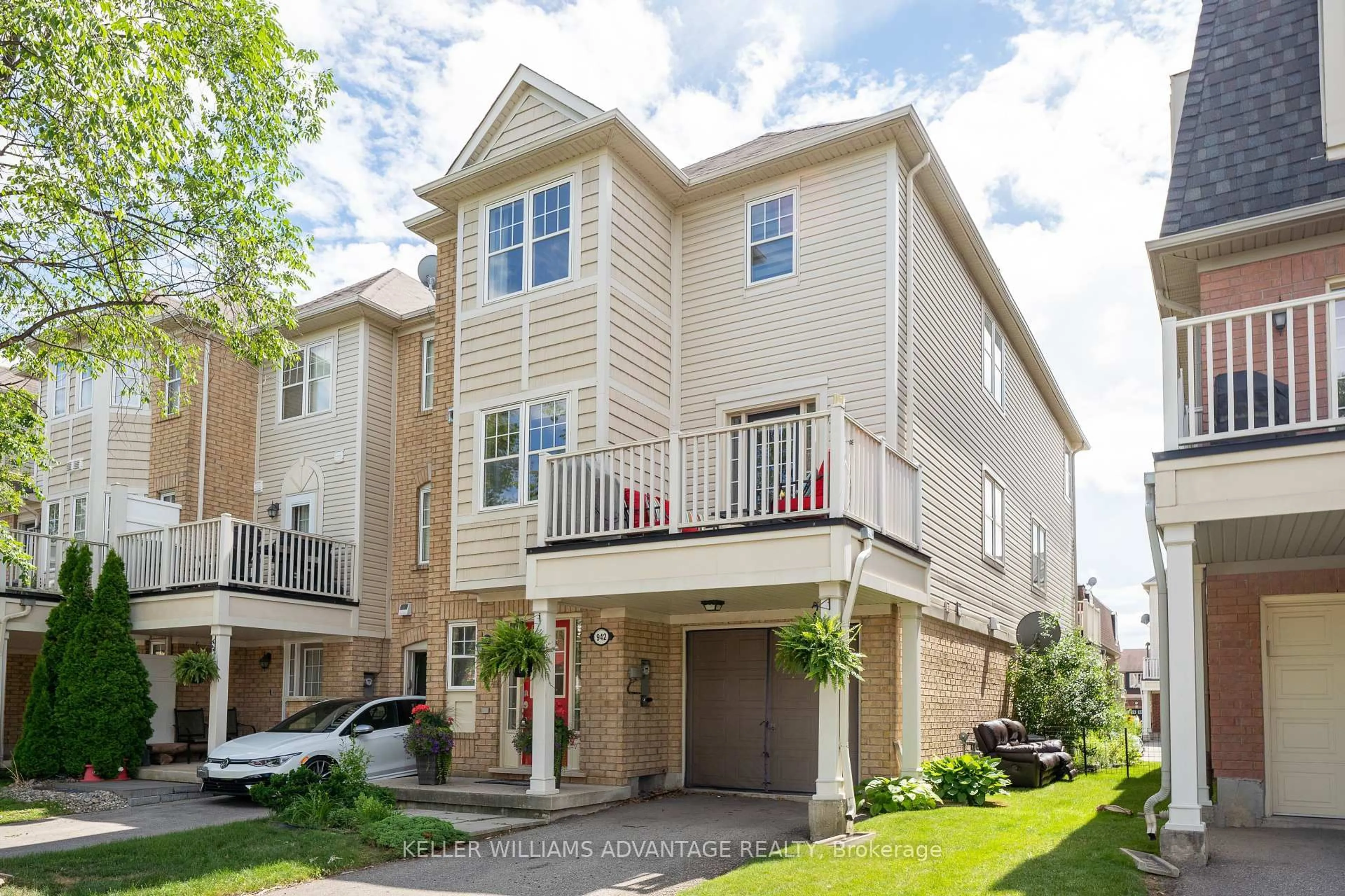 Home with vinyl exterior material, street for 942 Burgess Gdns, Milton Ontario L9T 0K6