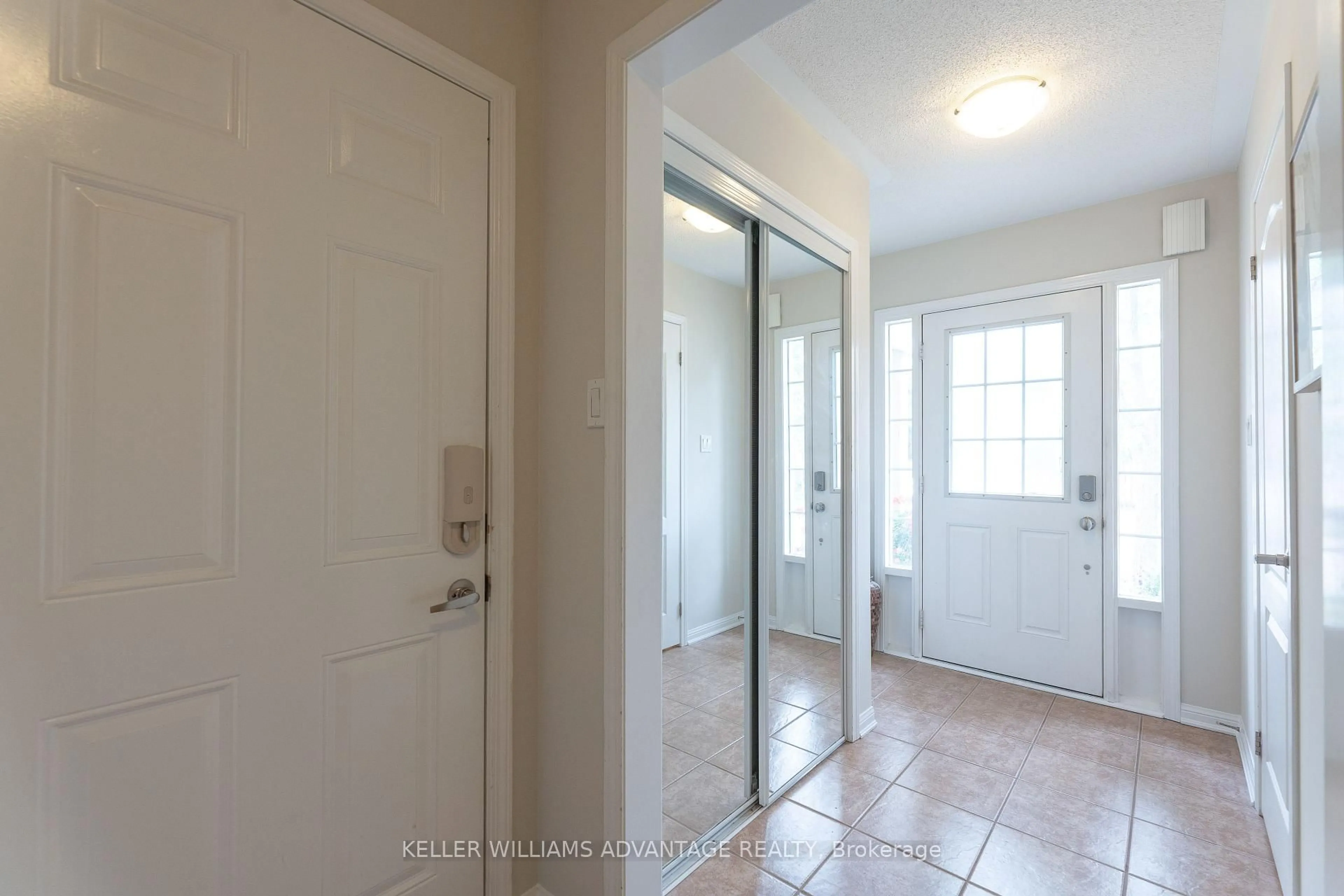 Indoor entryway for 942 Burgess Gdns, Milton Ontario L9T 0K6