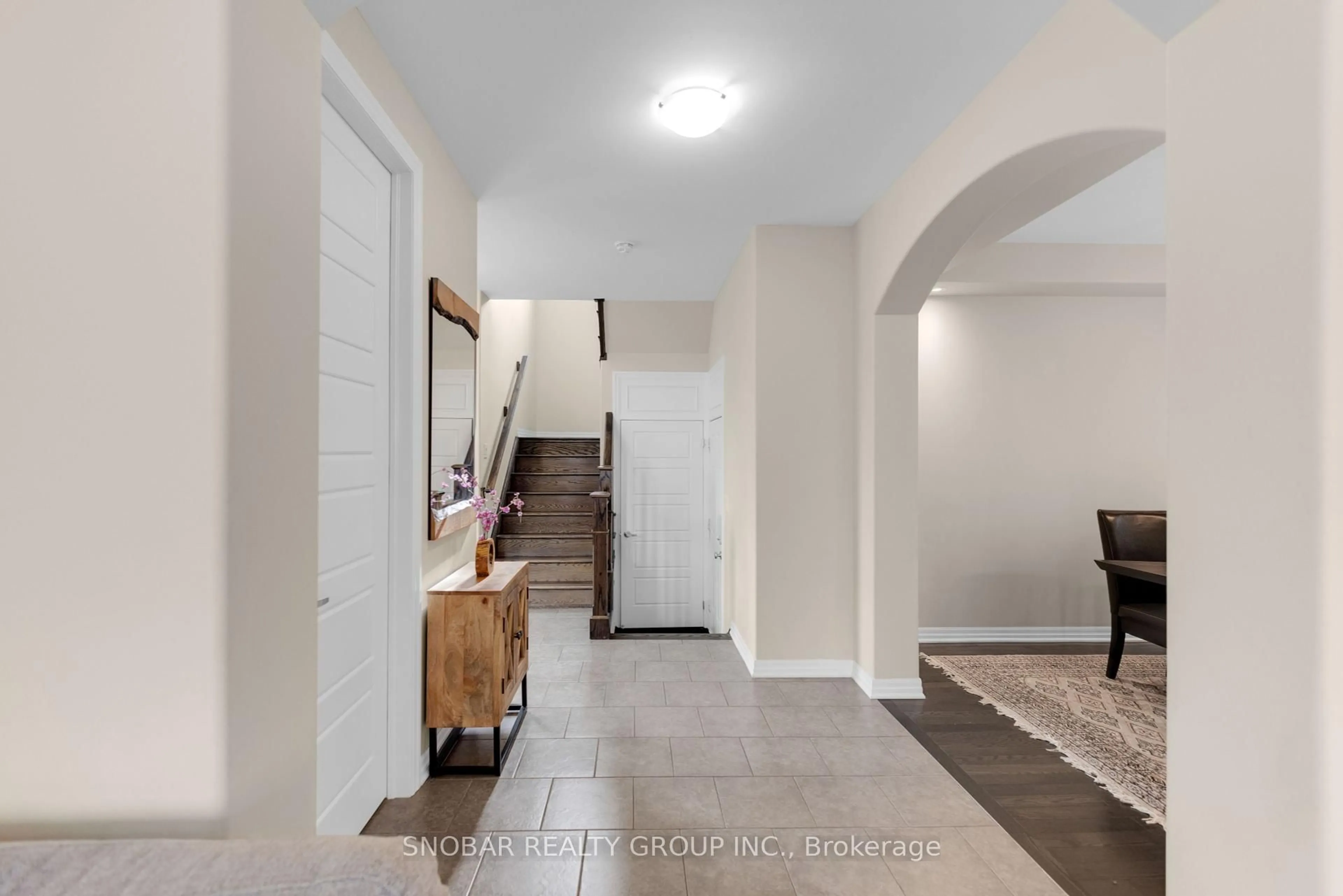 Indoor entryway for 470 Wettlauffer Terr, Milton Ontario L9T 7N3