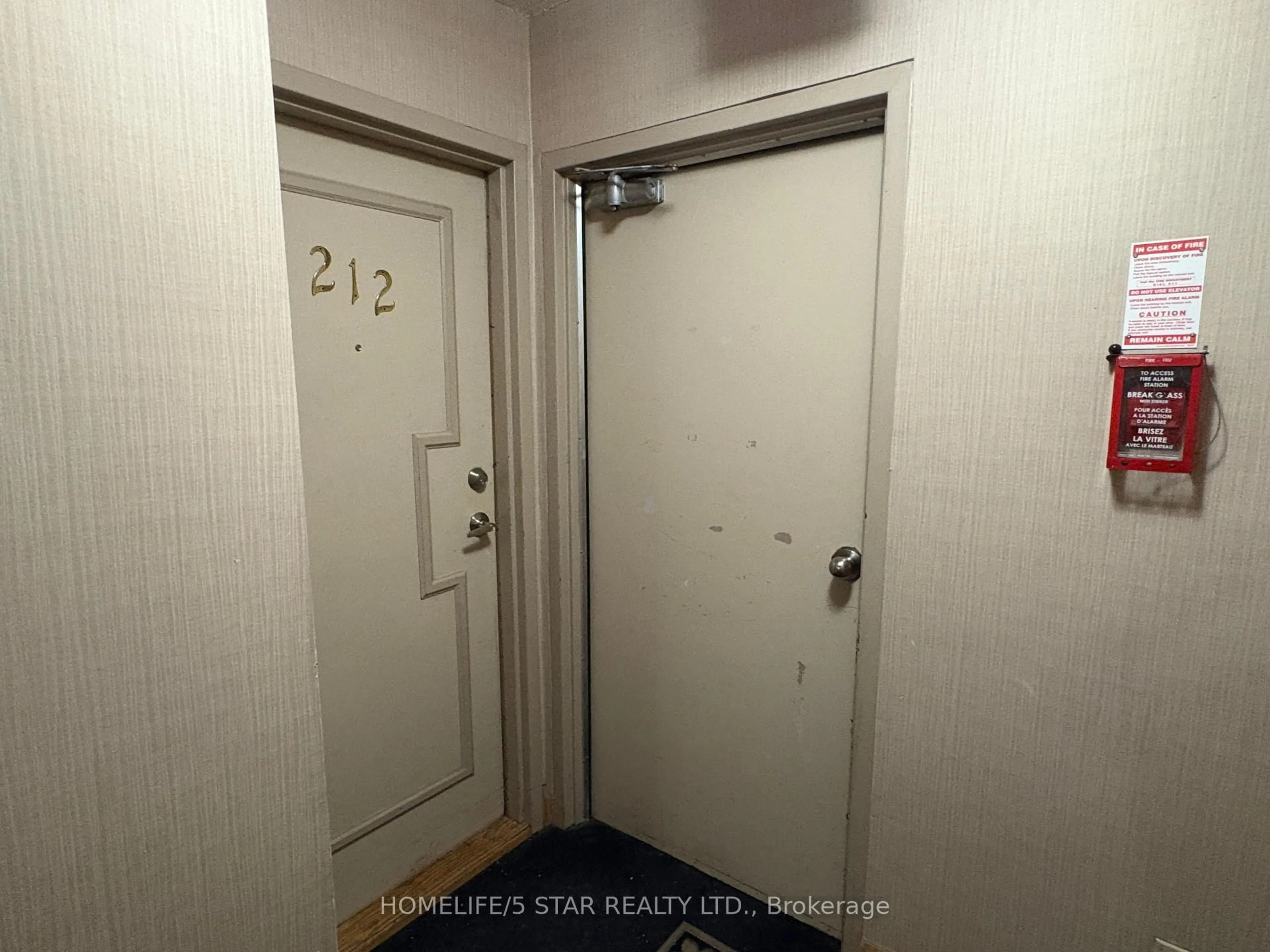 A pic of a room for 10 Martha Eaton Way #212, Toronto Ontario M6M 5B3