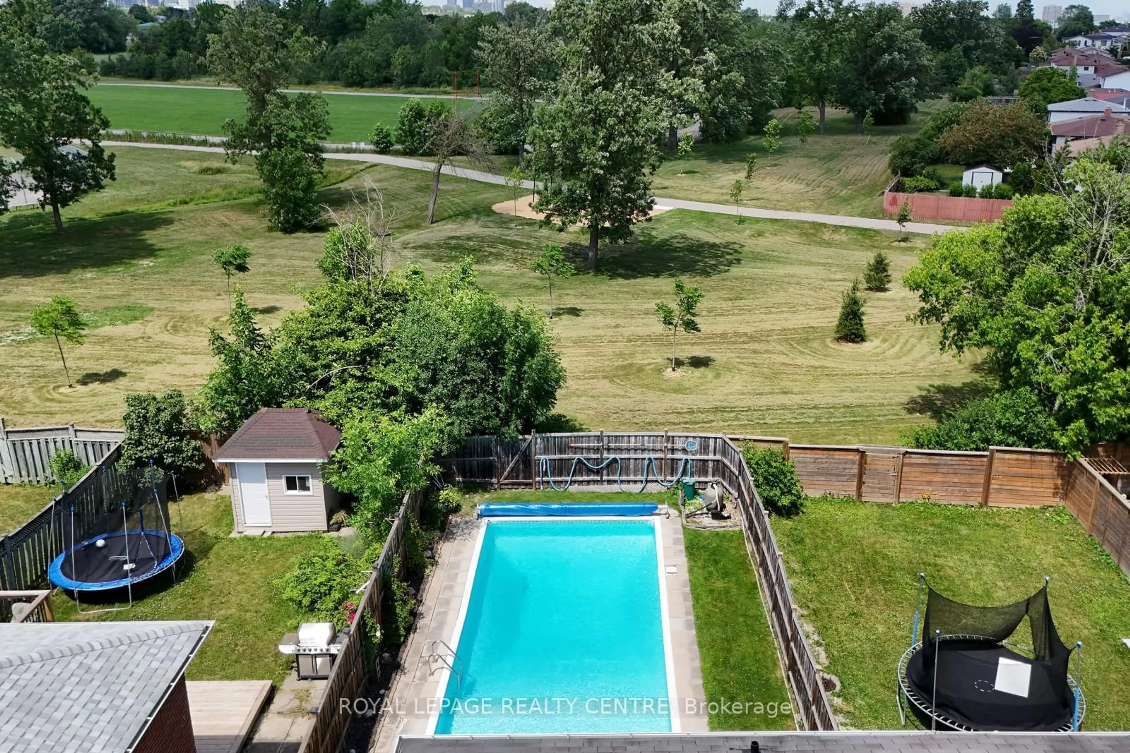Pool for 3123 Jessica Crt, Mississauga Ontario L5C 1X7