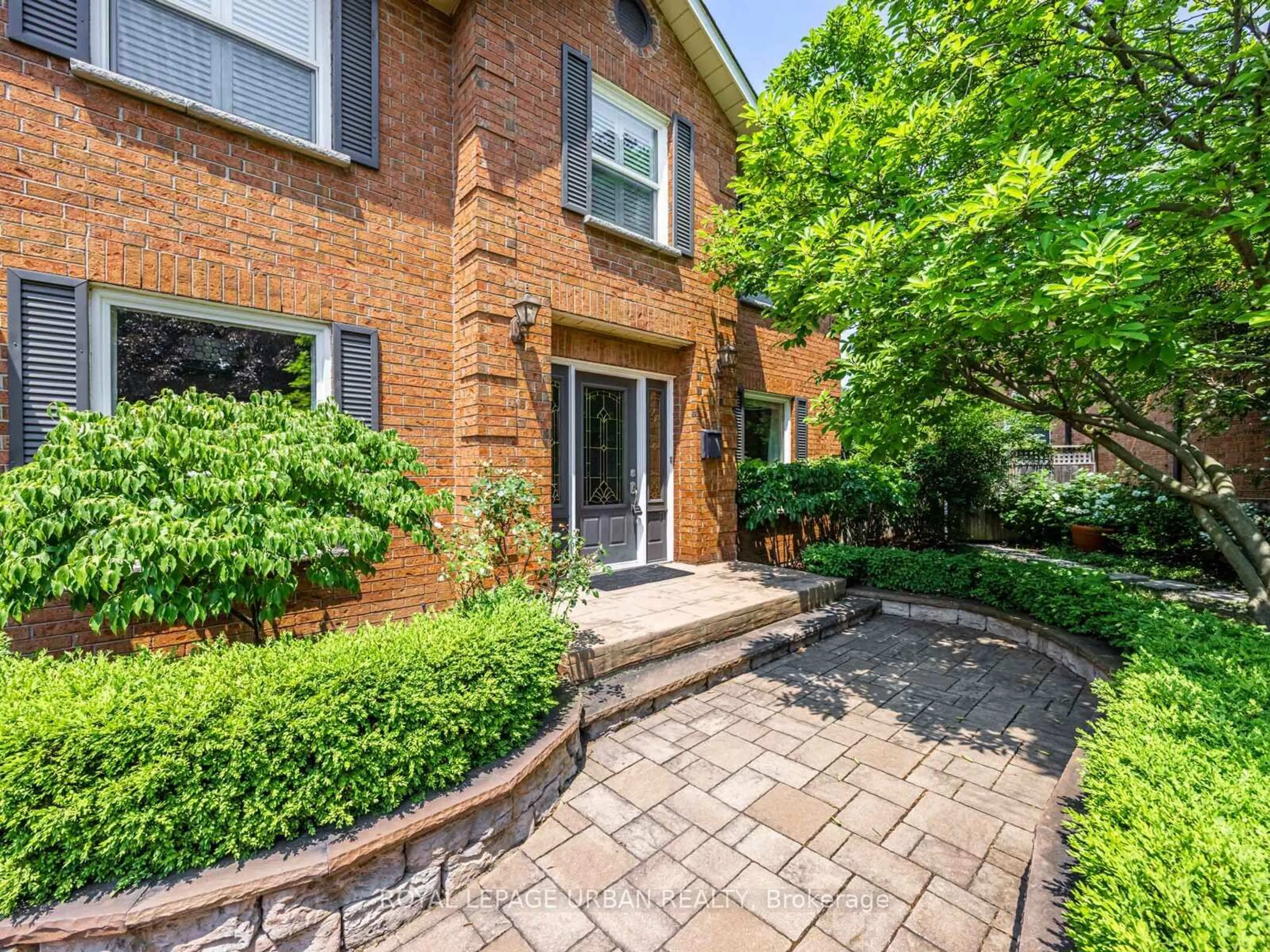 Home with brick exterior material, street for 6127 Cheega Crt, Mississauga Ontario L5N 3Y9