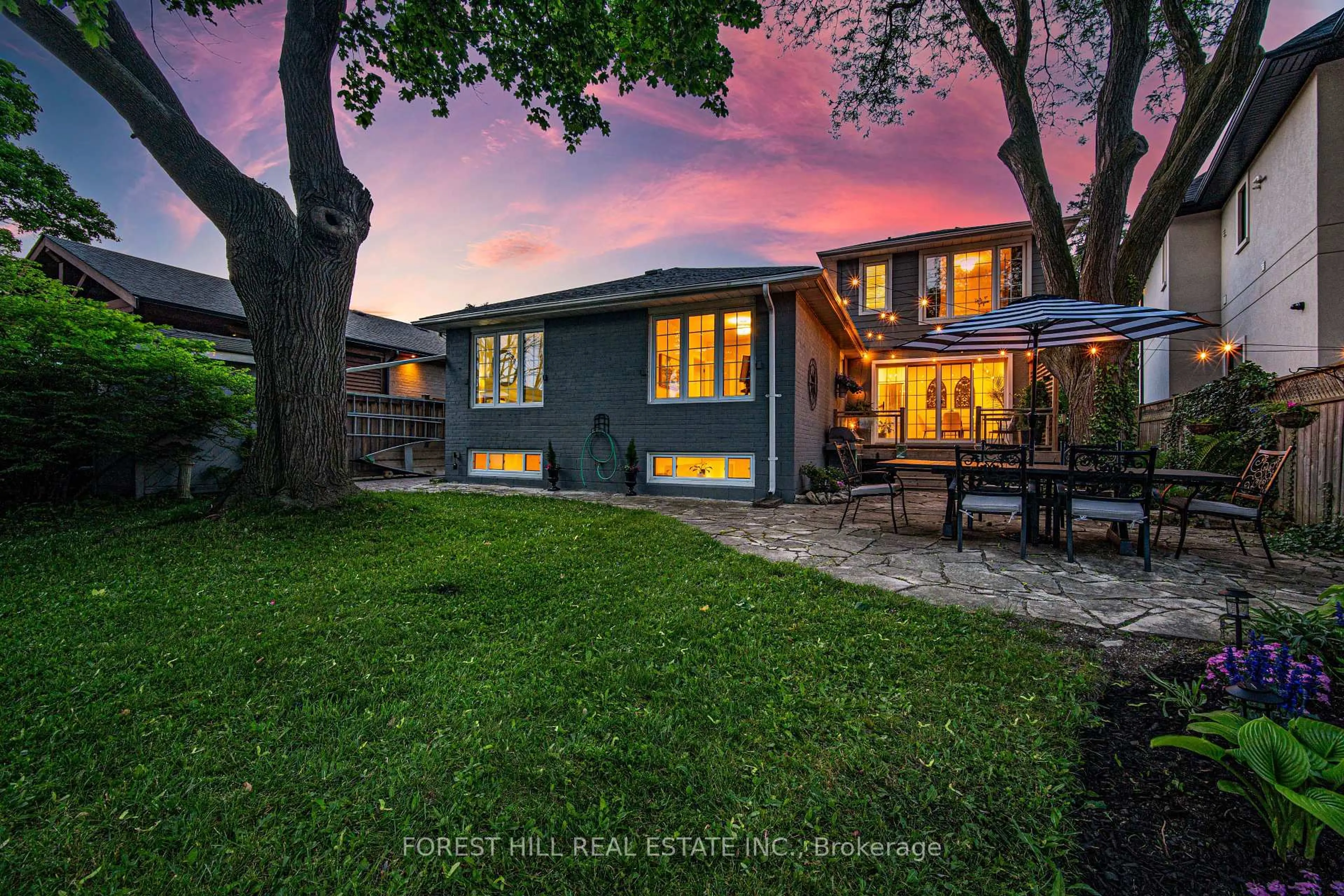 A pic from outside/outdoor area/front of a property/back of a property/a pic from drone, street for 24 Upminster Cres, Toronto Ontario M9B 5W2