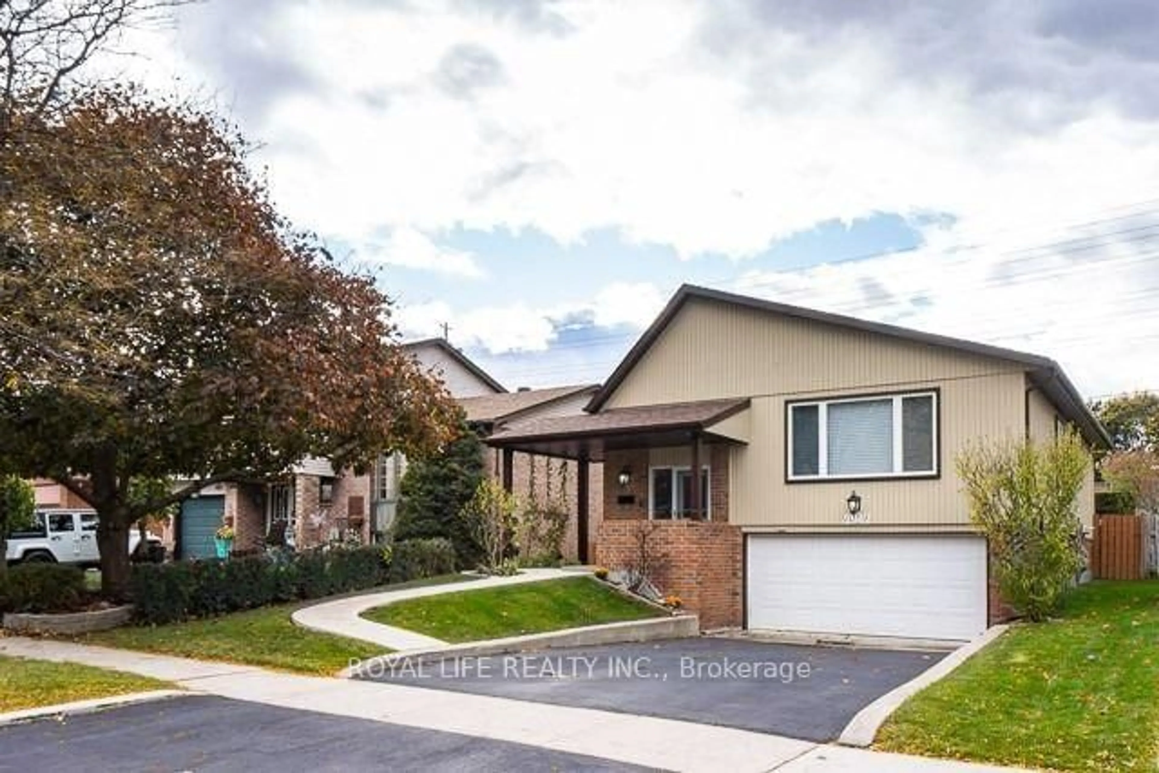 Home with brick exterior material, street for 2947 Saint Malo Circ, Mississauga Ontario L5N 1S8