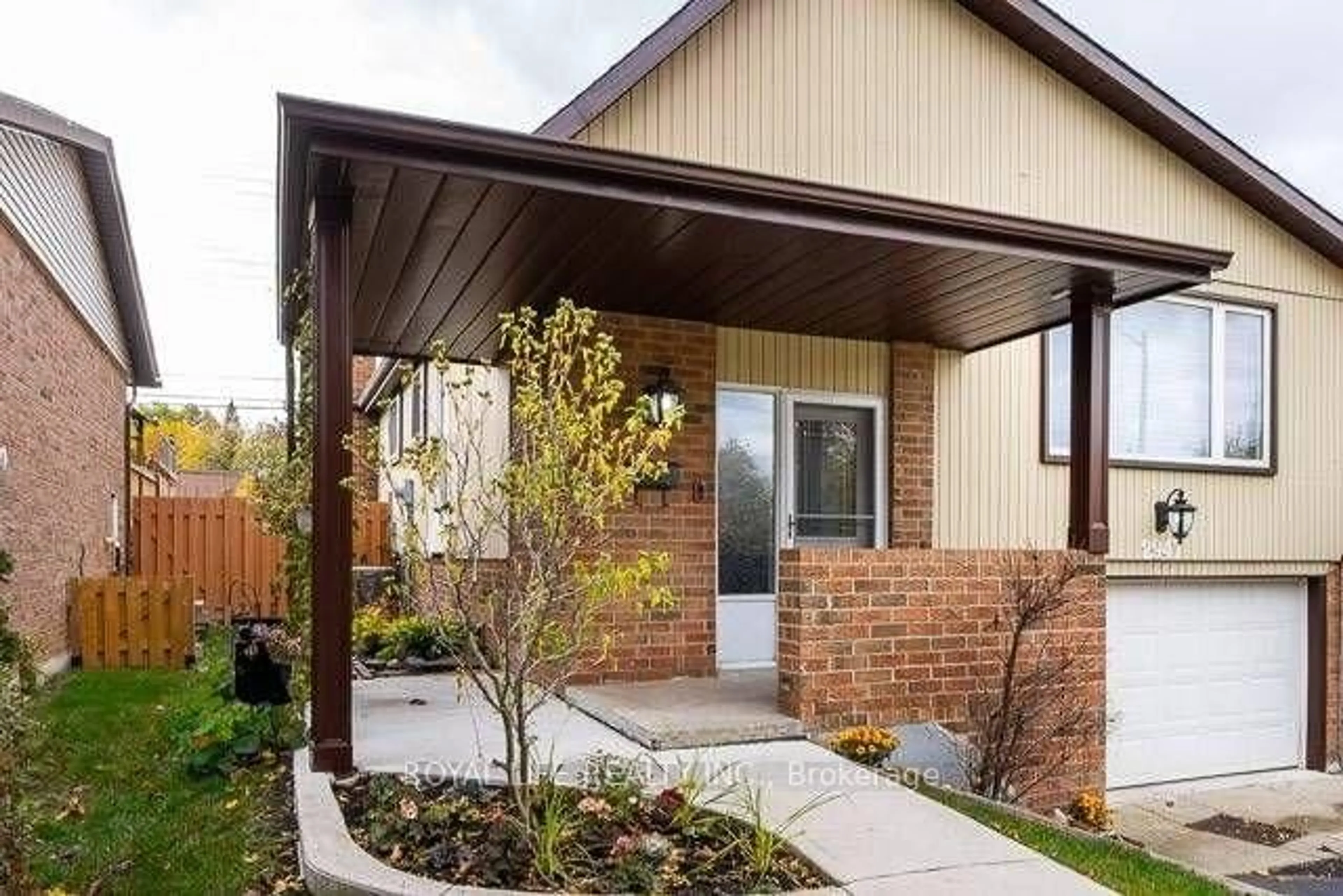 Home with brick exterior material, street for 2947 Saint Malo Circ, Mississauga Ontario L5N 1S8