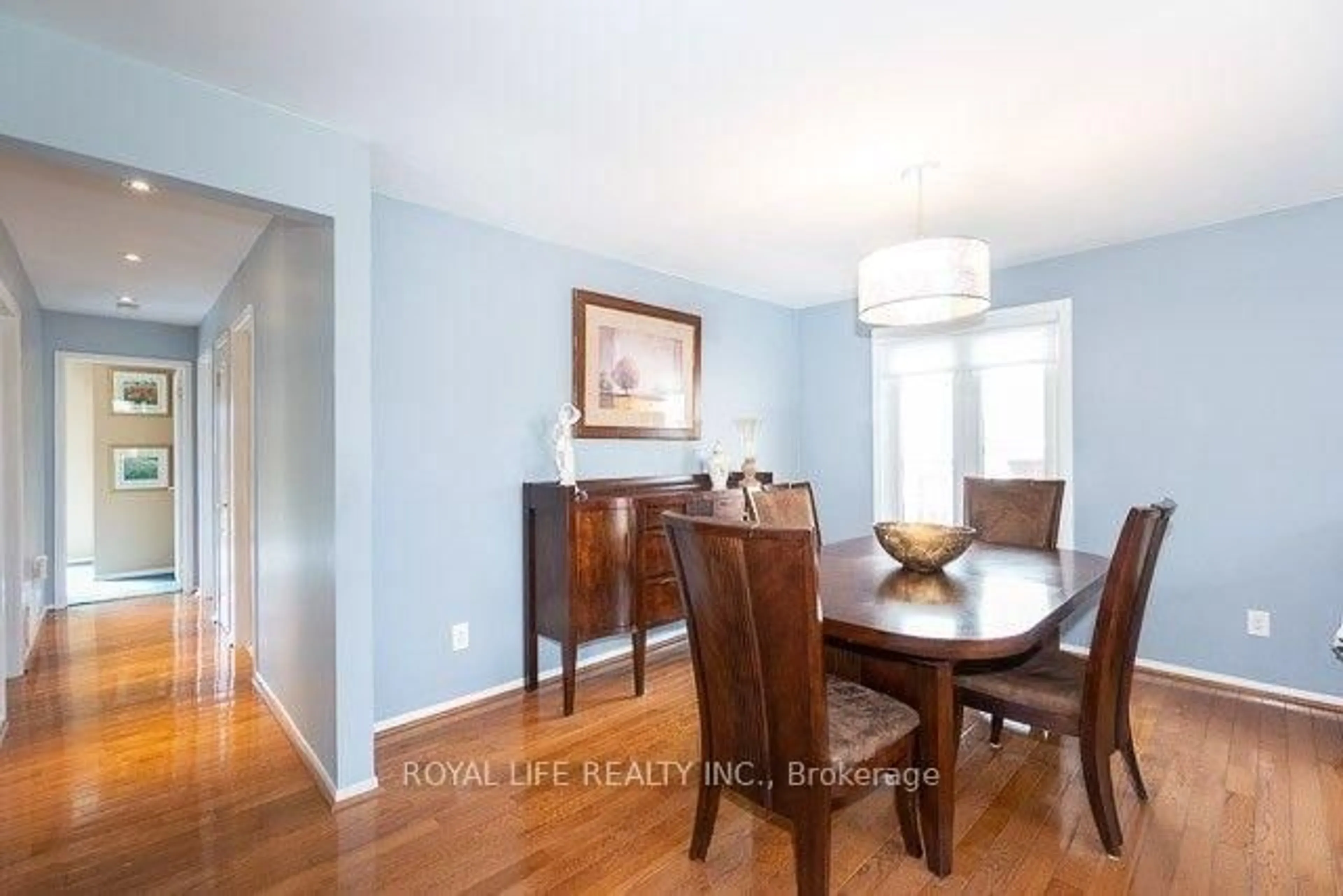 Dining room, wood/laminate floor for 2947 Saint Malo Circ, Mississauga Ontario L5N 1S8