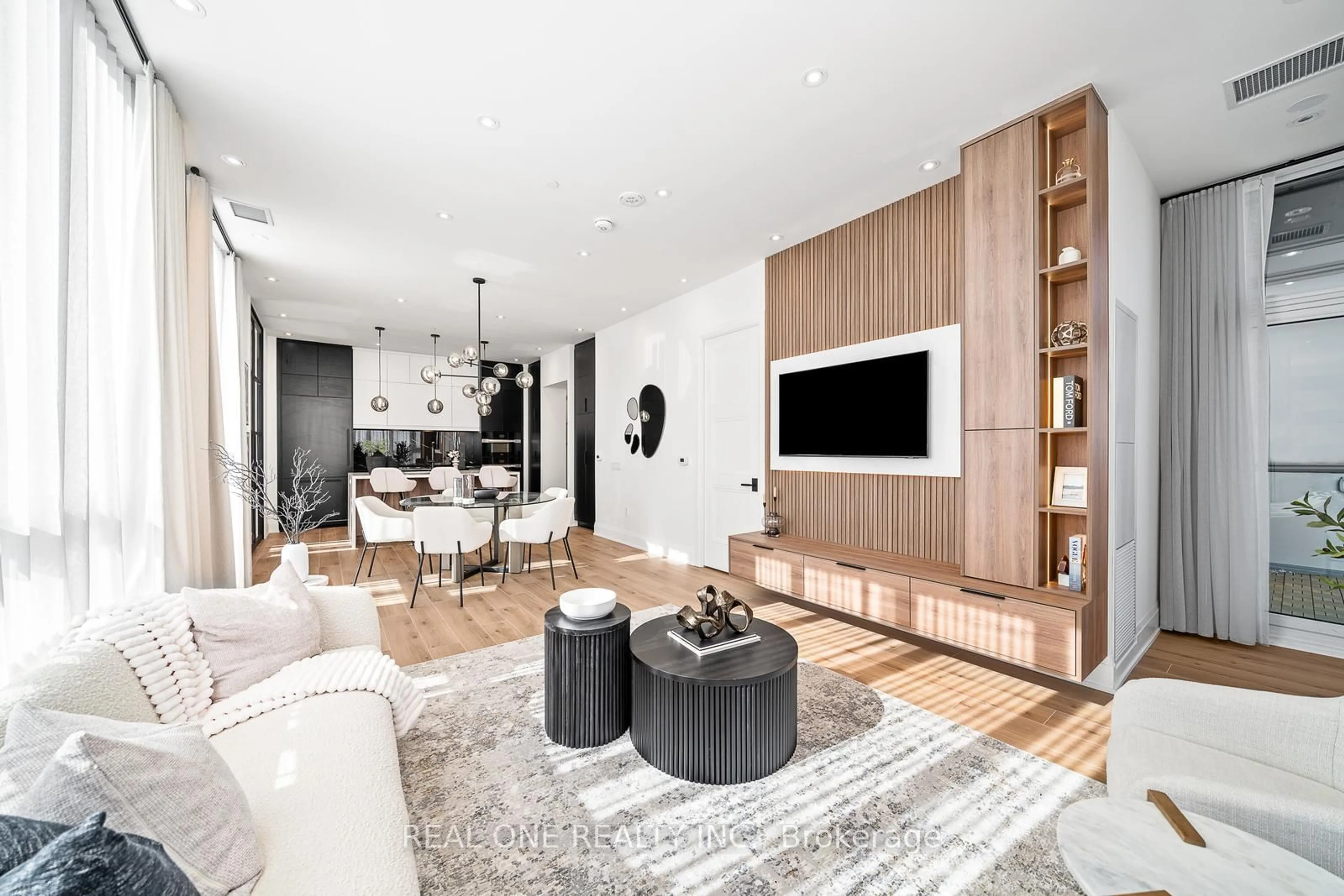 Living room with furniture, wood/laminate floor for 509 Dundas St #814, Oakville Ontario L6M 4M2