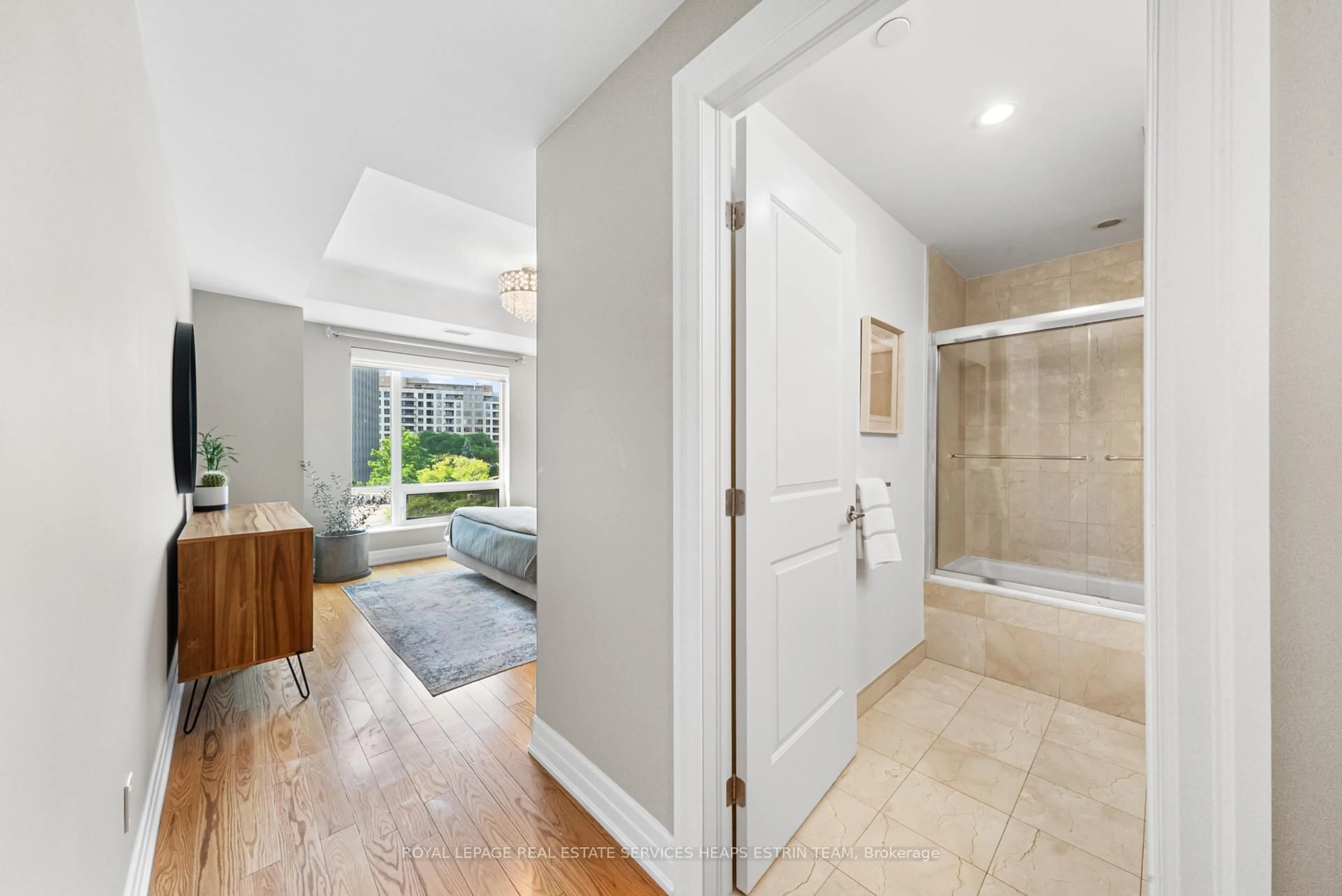 Indoor entryway for 30 Old Mill Rd #610, Toronto Ontario M8X 0A5