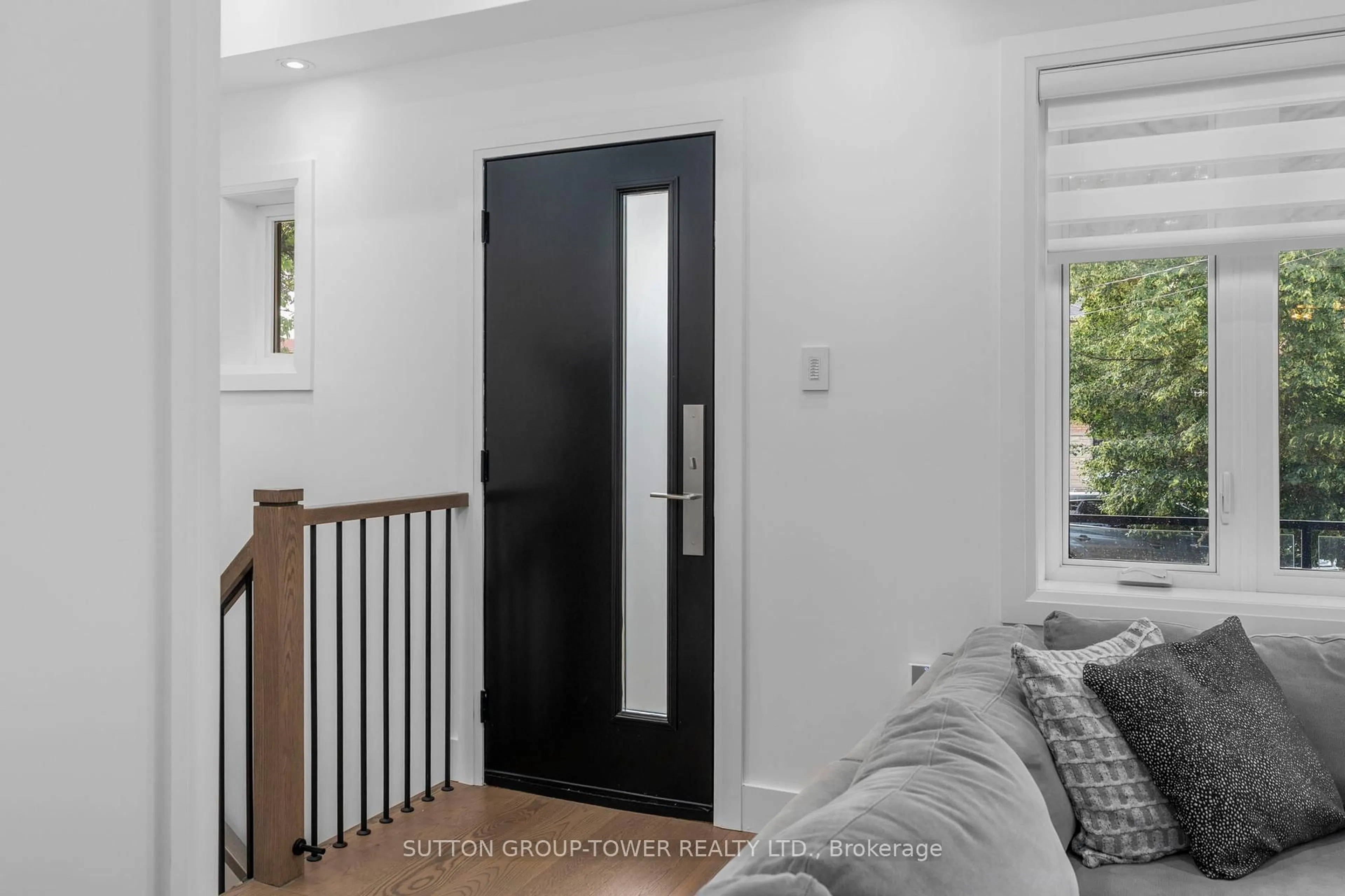 Indoor entryway for 560 Glen Park Ave, Toronto Ontario M6B 2G5