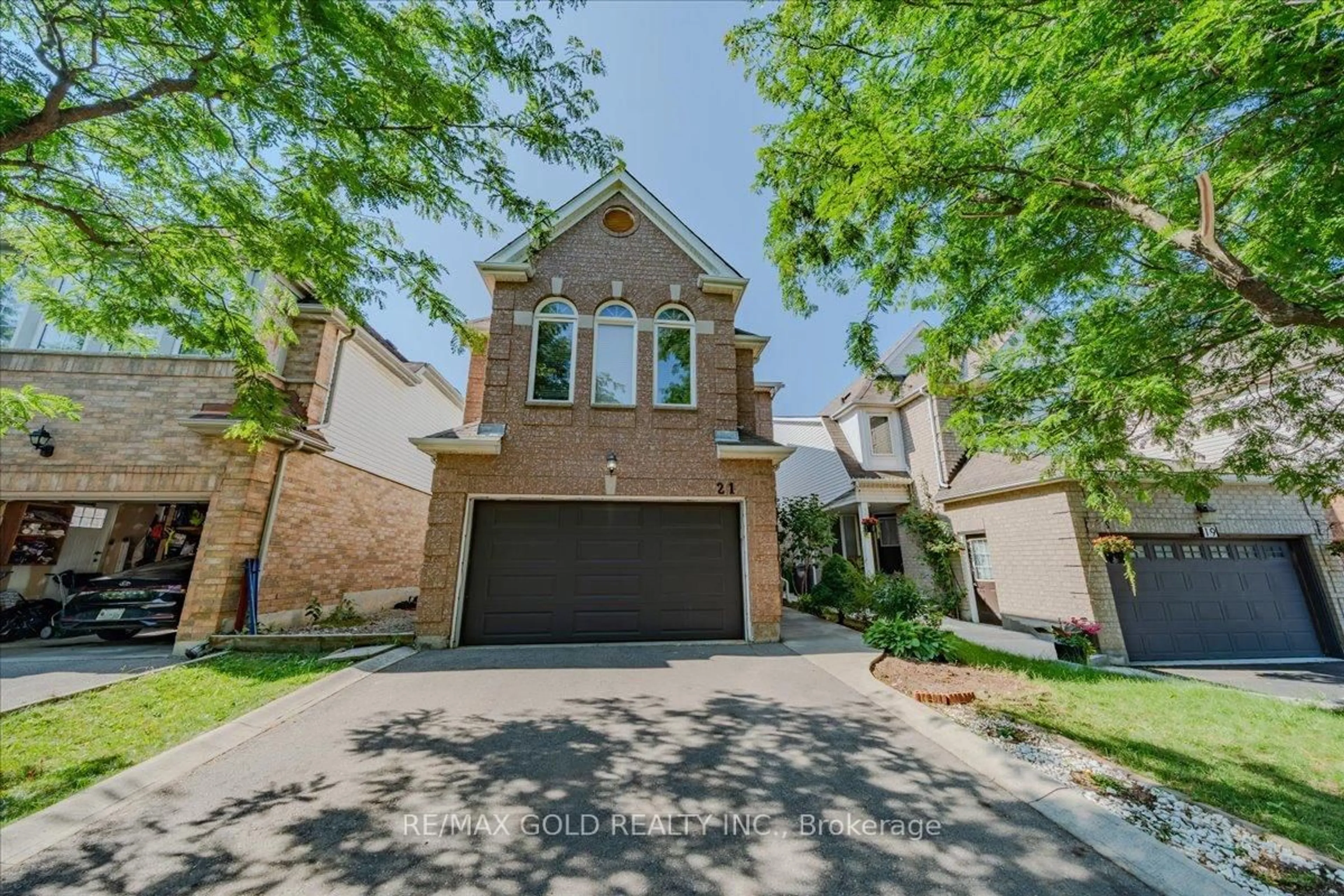 Home with brick exterior material, street for 21 Townley Cres, Brampton Ontario L6Z 4S9