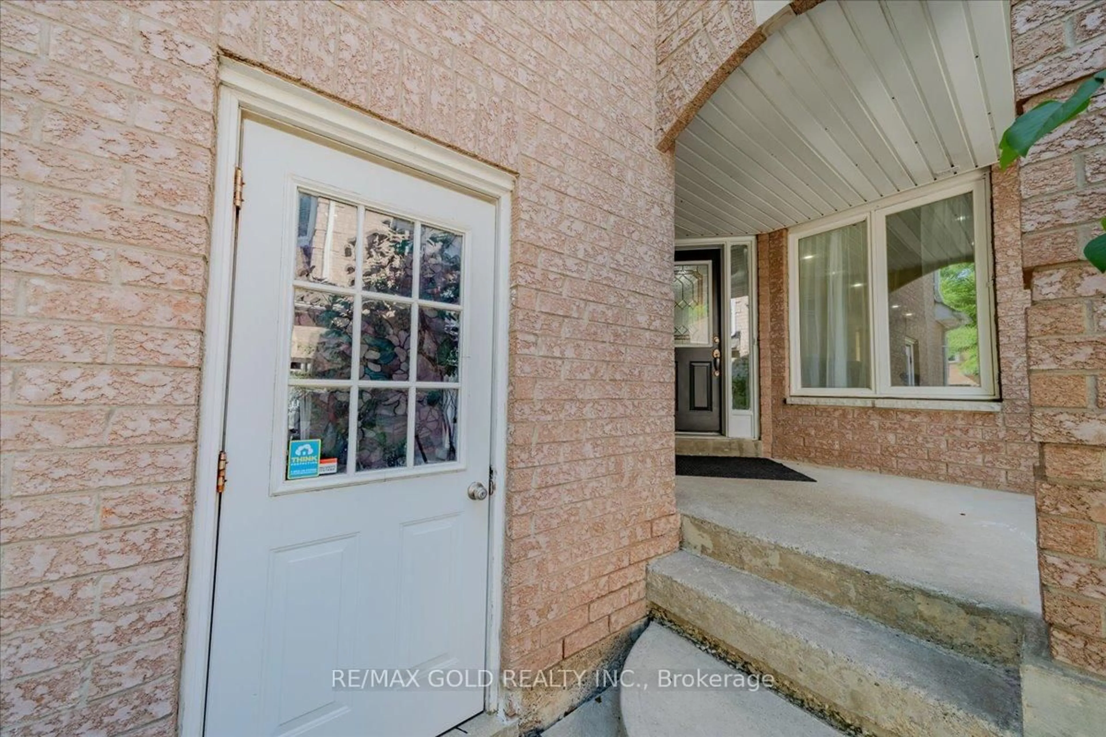 Indoor entryway for 21 Townley Cres, Brampton Ontario L6Z 4S9