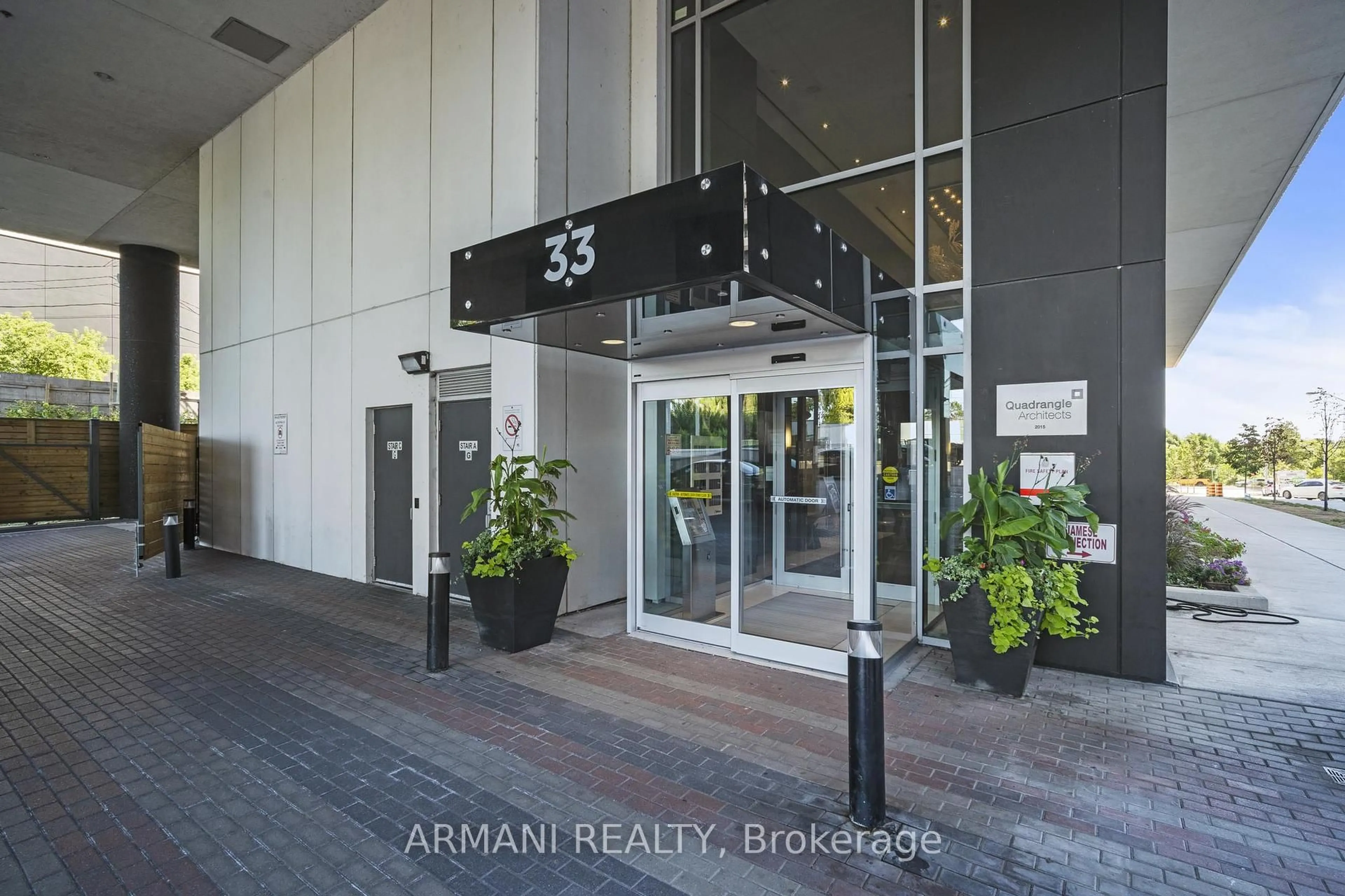 Indoor foyer for 33 Shore Breeze Dr #3902, Toronto Ontario M8V 1A1
