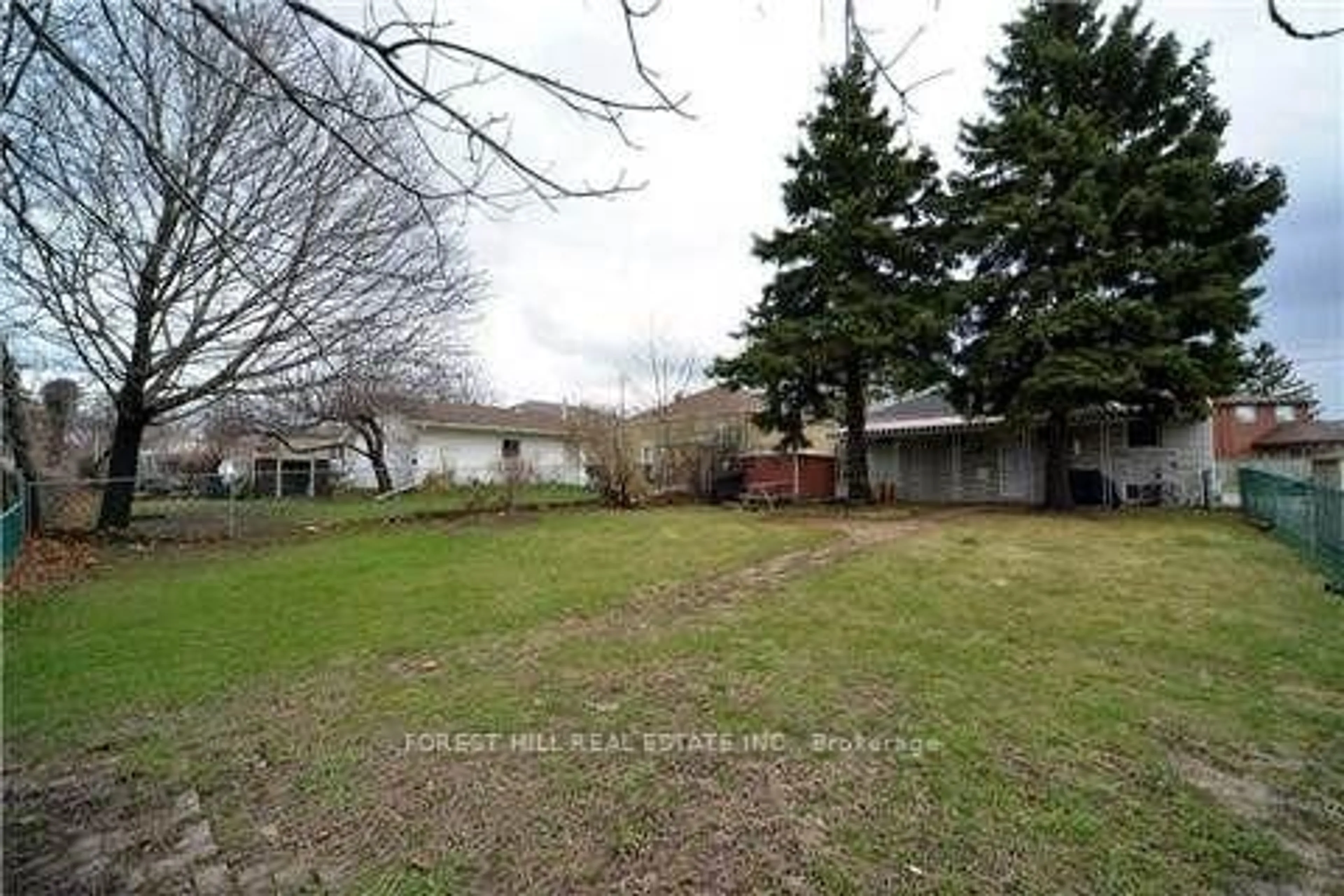 A pic from outside/outdoor area/front of a property/back of a property/a pic from drone, street for 272 Richard Clark Dr, Toronto Ontario M3M 1W4