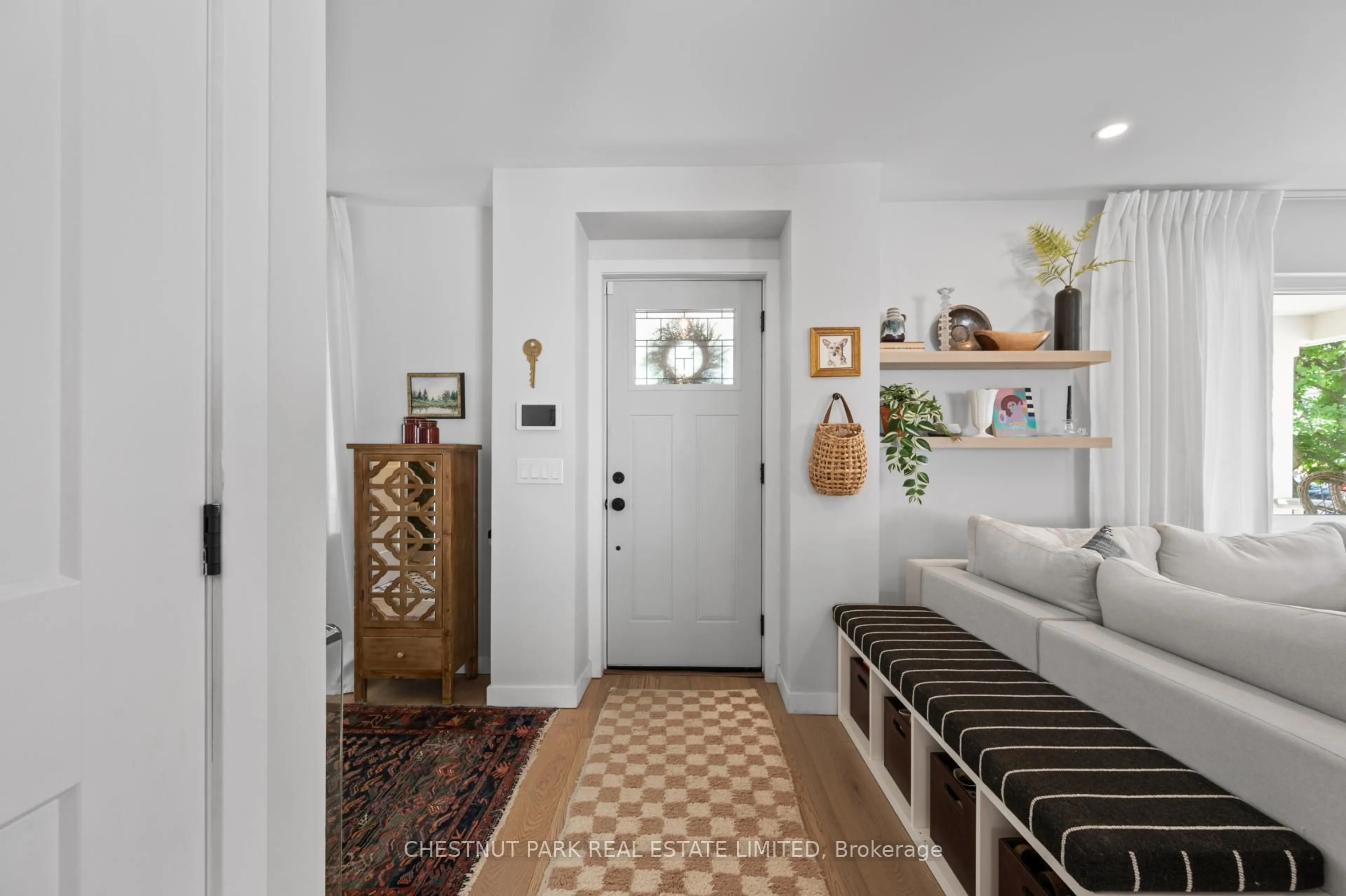 Indoor entryway for 6 Springbrook Gdns, Toronto Ontario M8Z 3B3