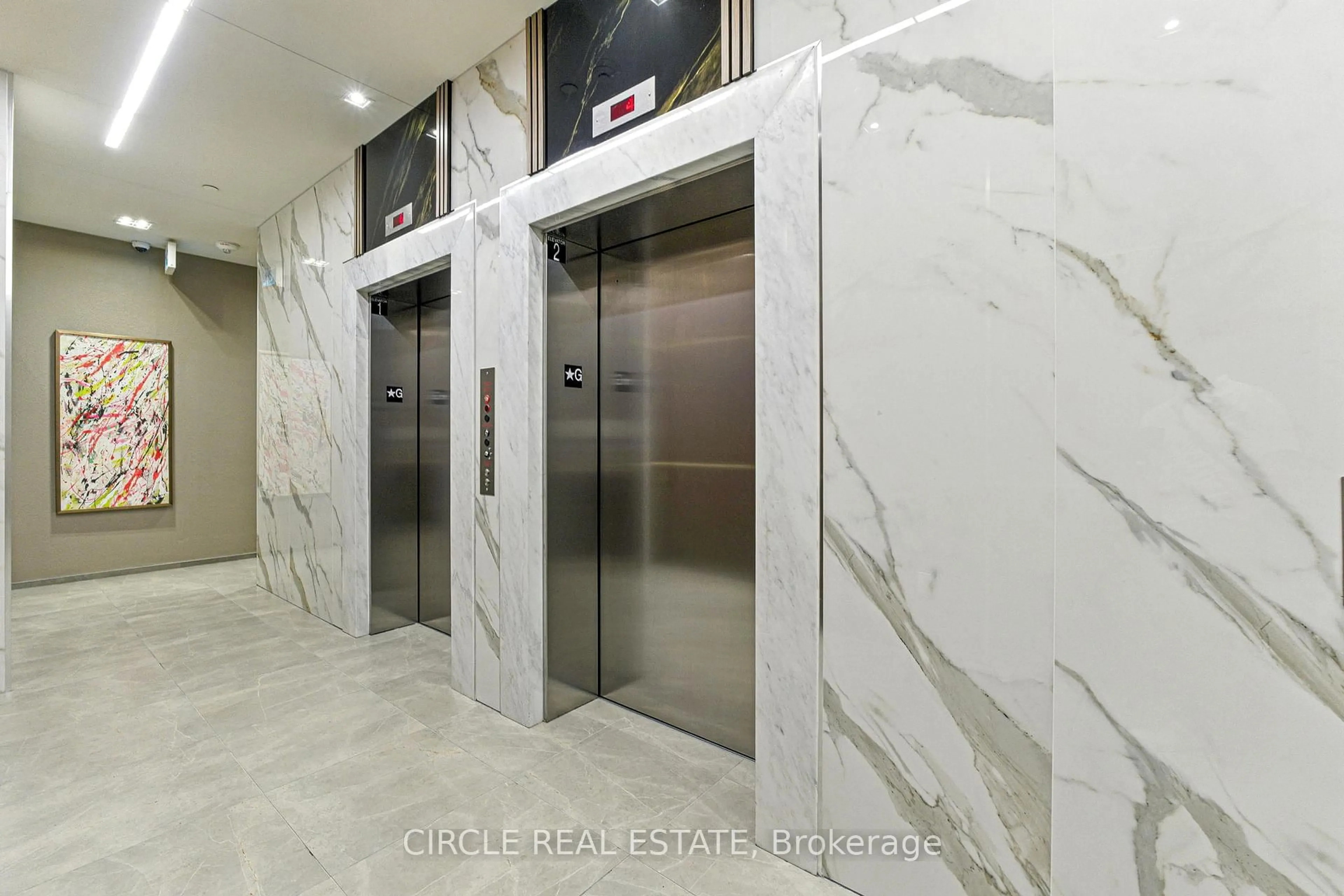 Indoor foyer for 4055 Parkside Village Dr #LPH 04, Mississauga Ontario L5B 0K2