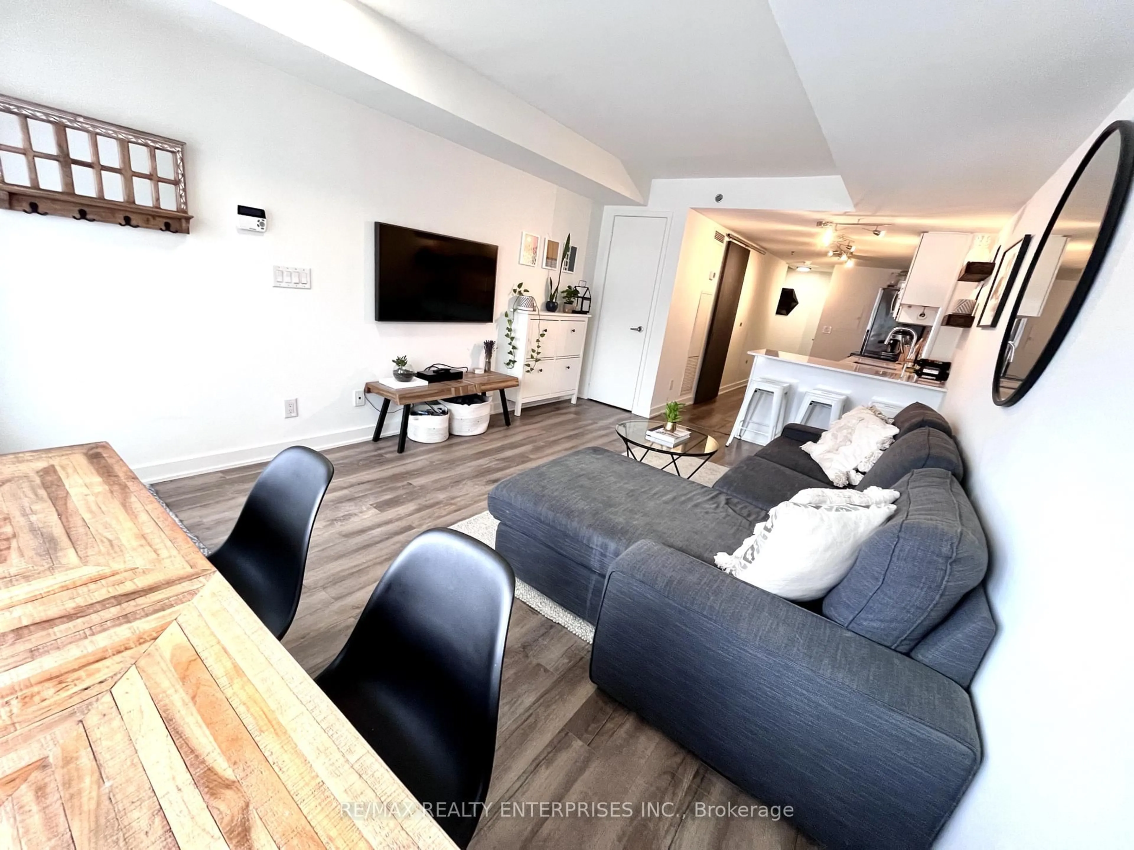 Living room with furniture, wood/laminate floor for 11 Superior Ave #TH1, Toronto Ontario M8V 0A7