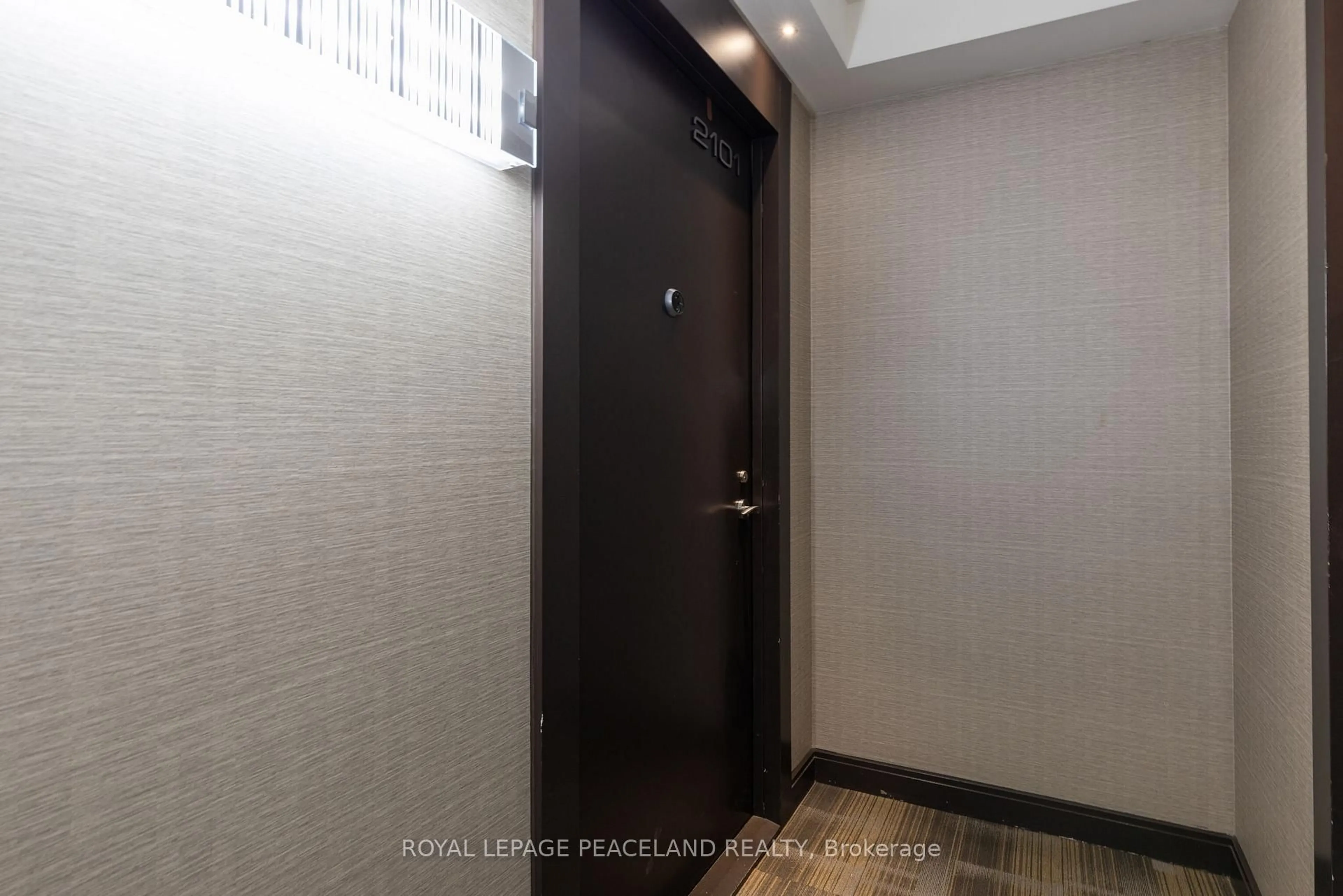 Indoor foyer for 1 Valhalla Inn Rd #2101, Toronto Ontario M9B 1S9