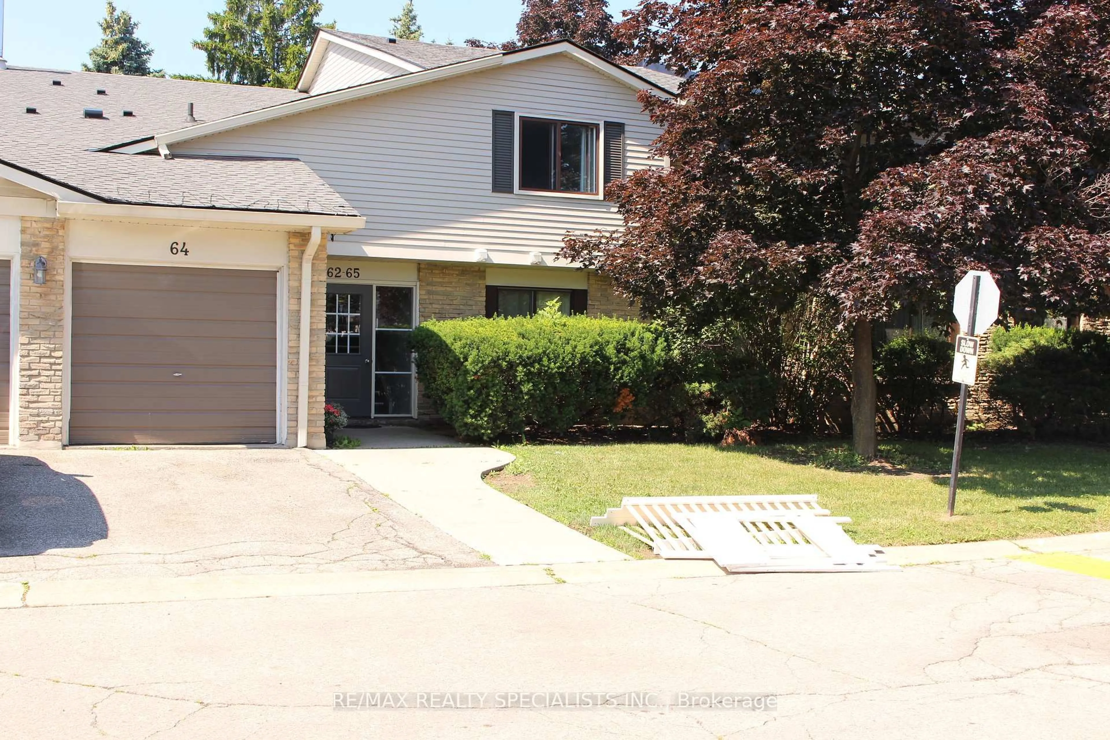 Home with vinyl exterior material, street for 2701 AQUITAINE Ave, Mississauga Ontario L5N 2H7