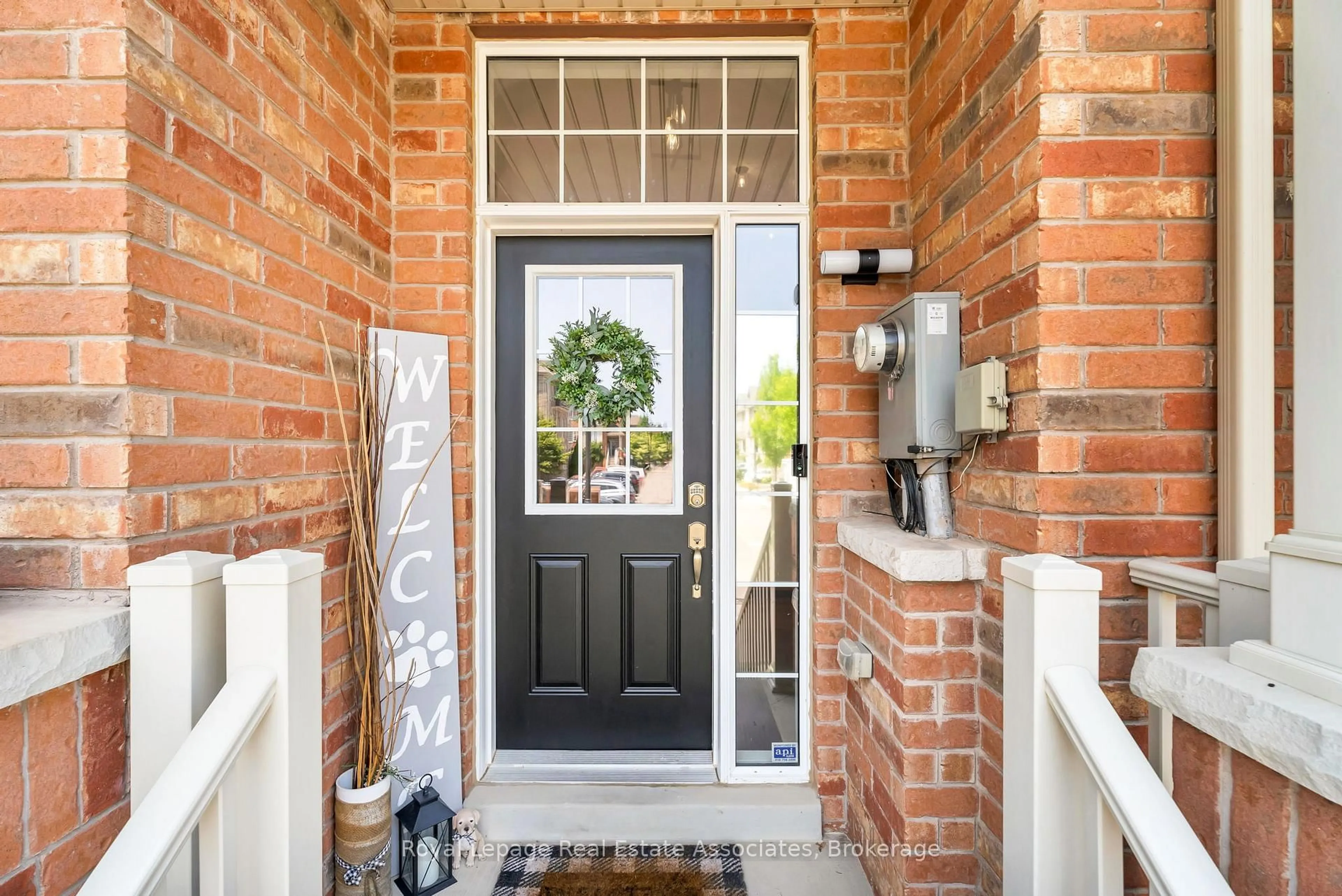 Indoor entryway for 31 Promenade Tr, Halton Hills Ontario L7G 0G8
