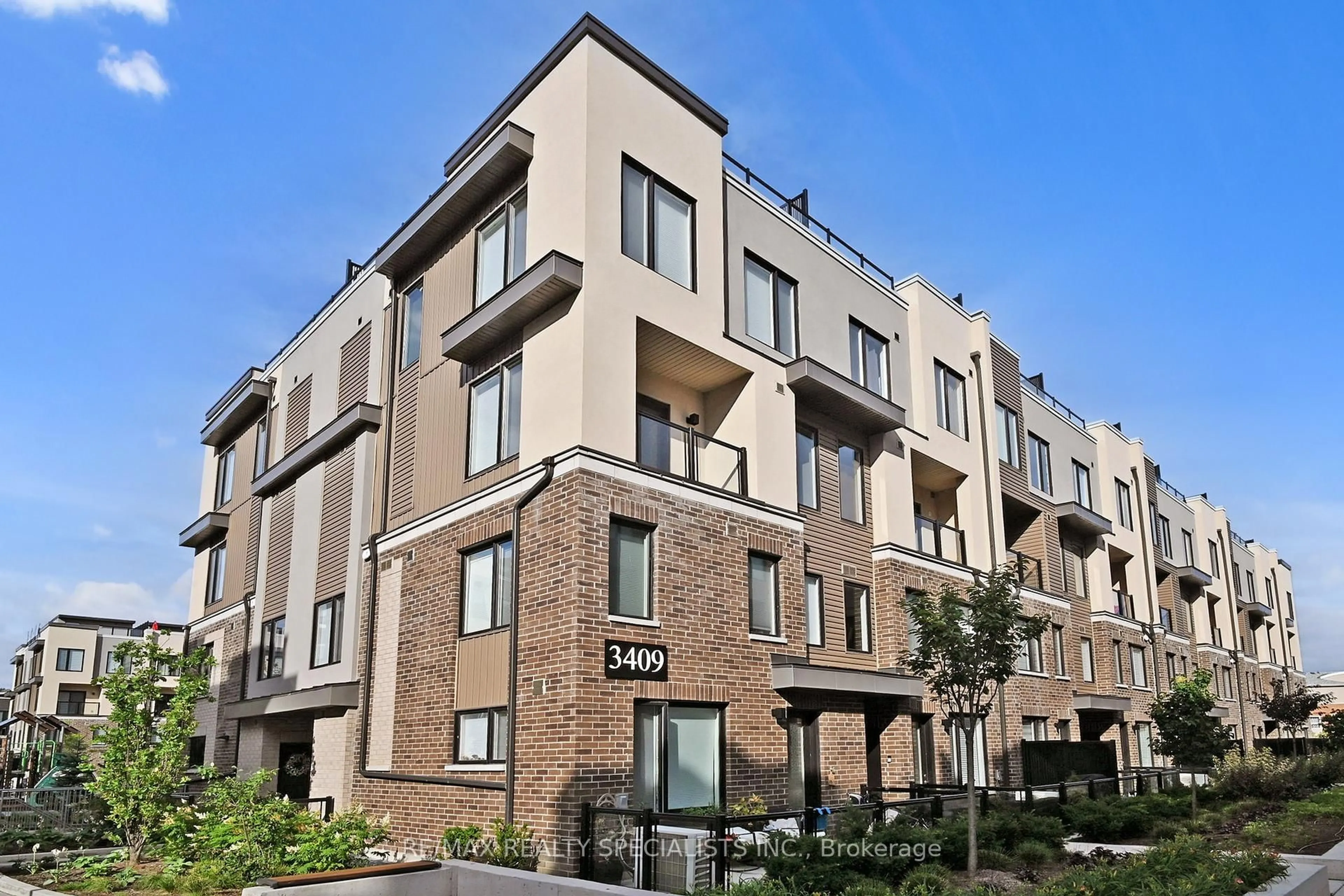 Home with brick exterior material, street for 3409 Ridgeway Dr #34, Mississauga Ontario L5L 0B9