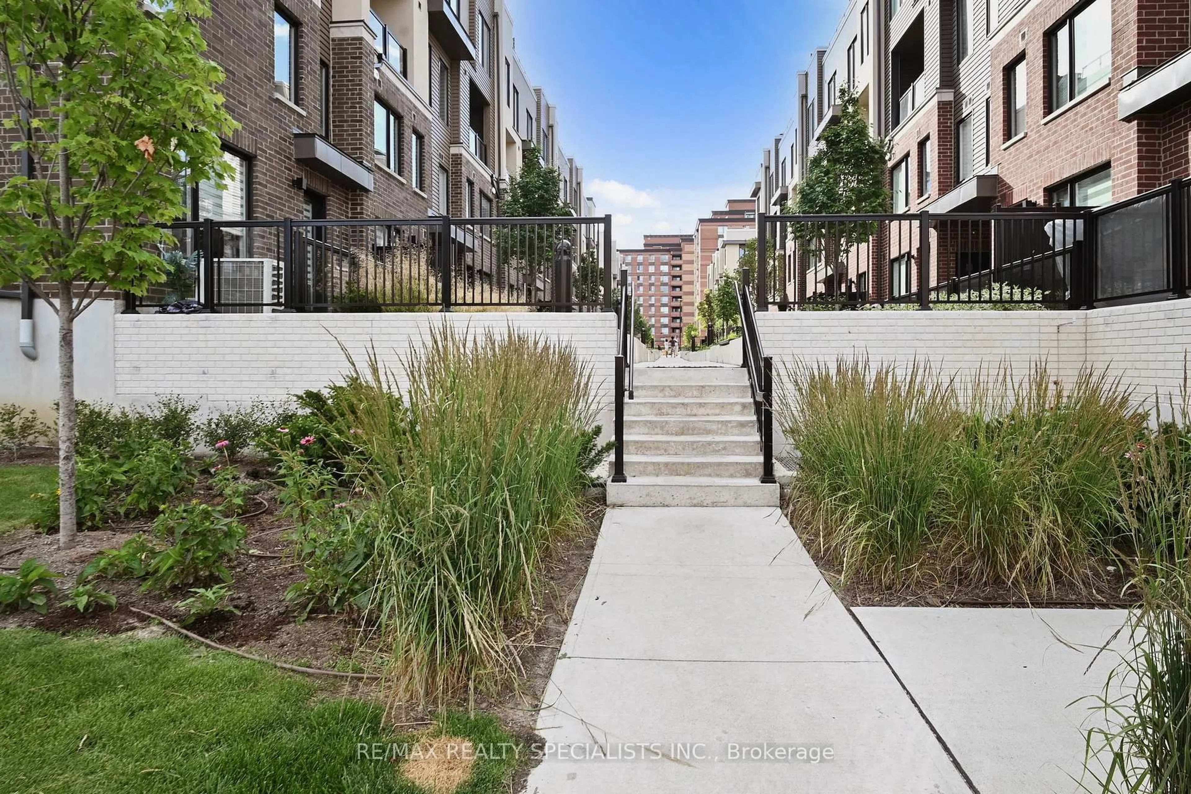 Patio, street for 3409 Ridgeway Dr #34, Mississauga Ontario L5L 0B9