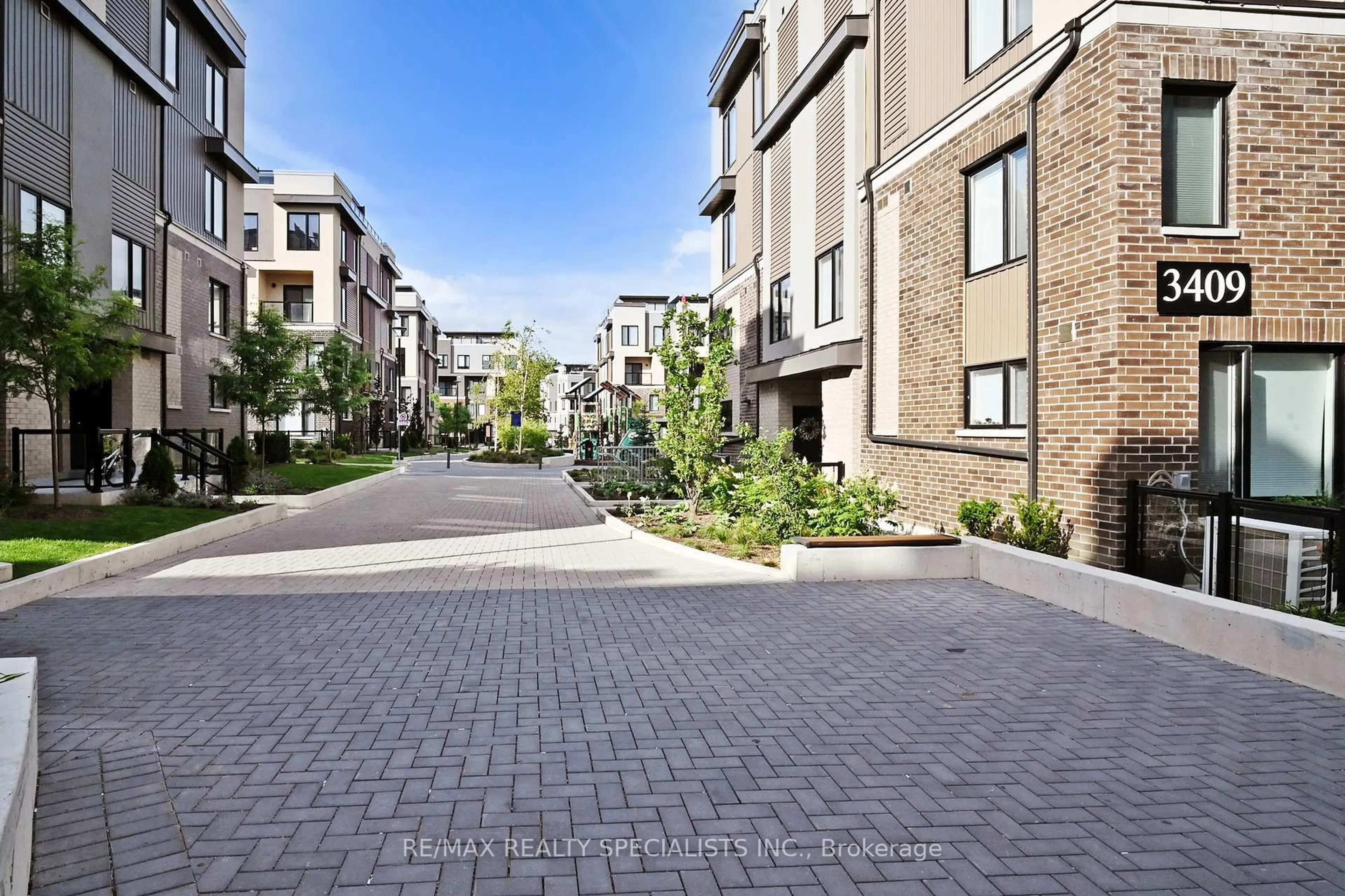 Patio, street for 3409 Ridgeway Dr #34, Mississauga Ontario L5L 0B9