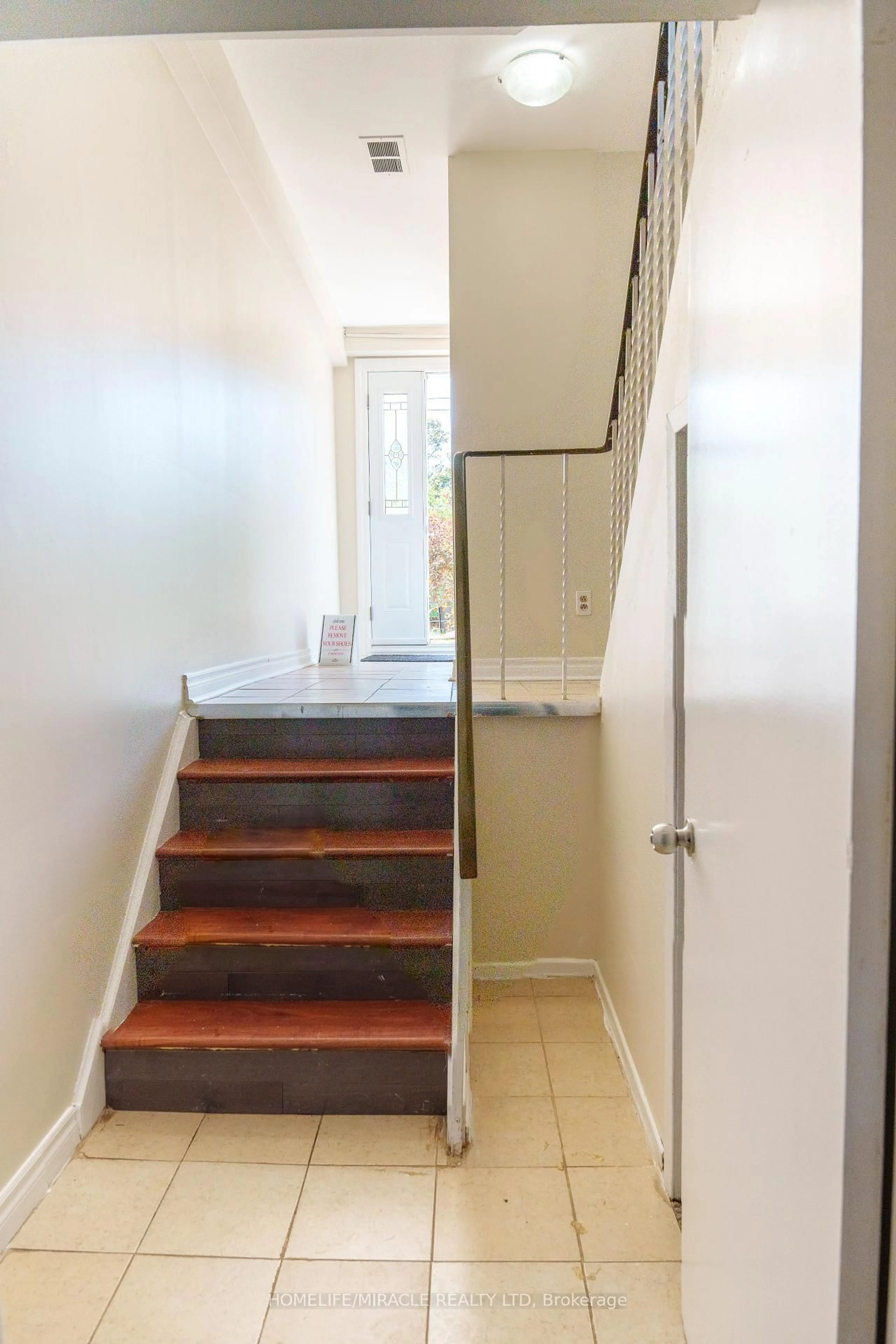 Stairs for 43 Lexington Ave #40, Toronto Ontario M9V 2G4