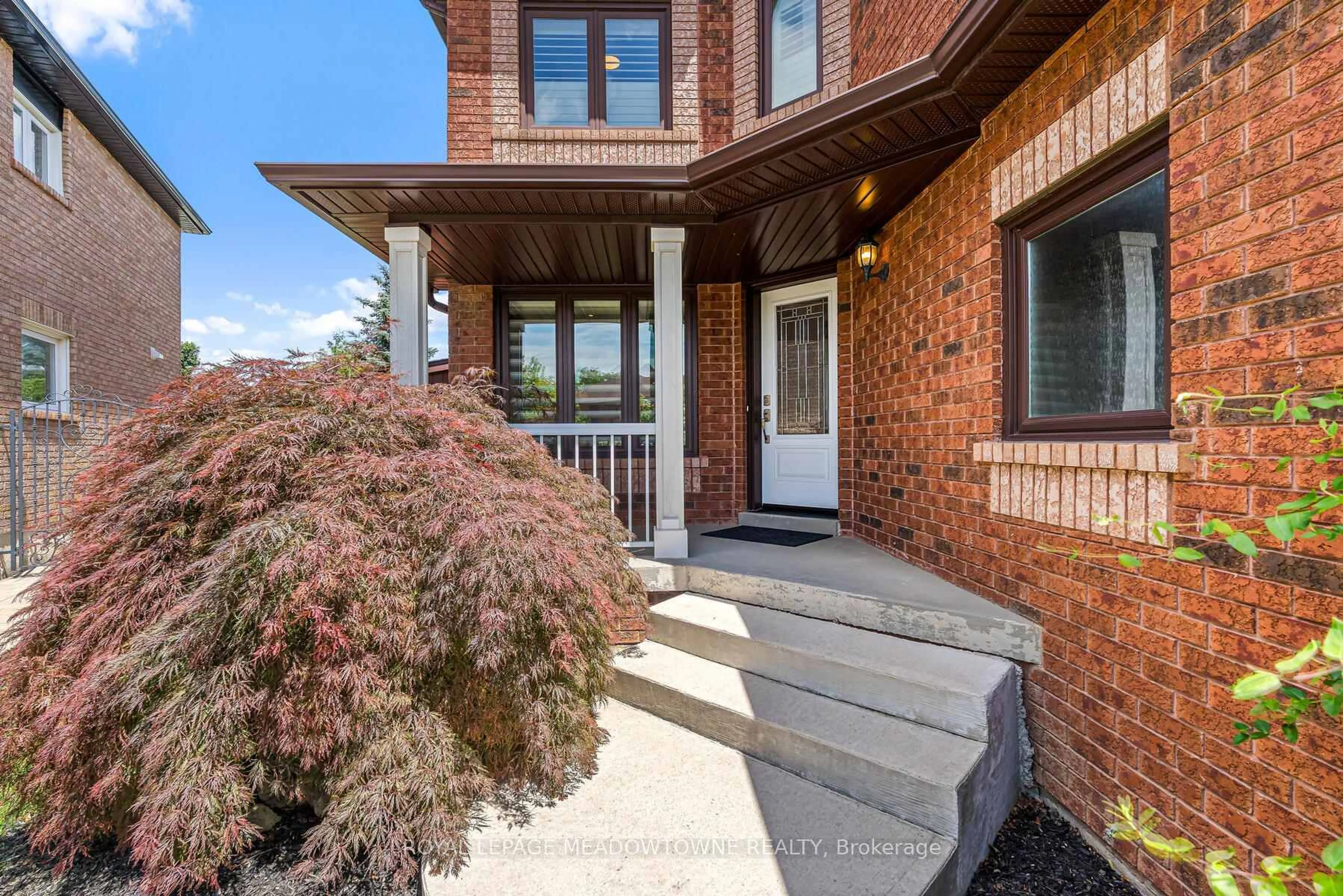 Home with brick exterior material, street for 92 LAUCHLIN Cres, Halton Hills Ontario L7G 5R5