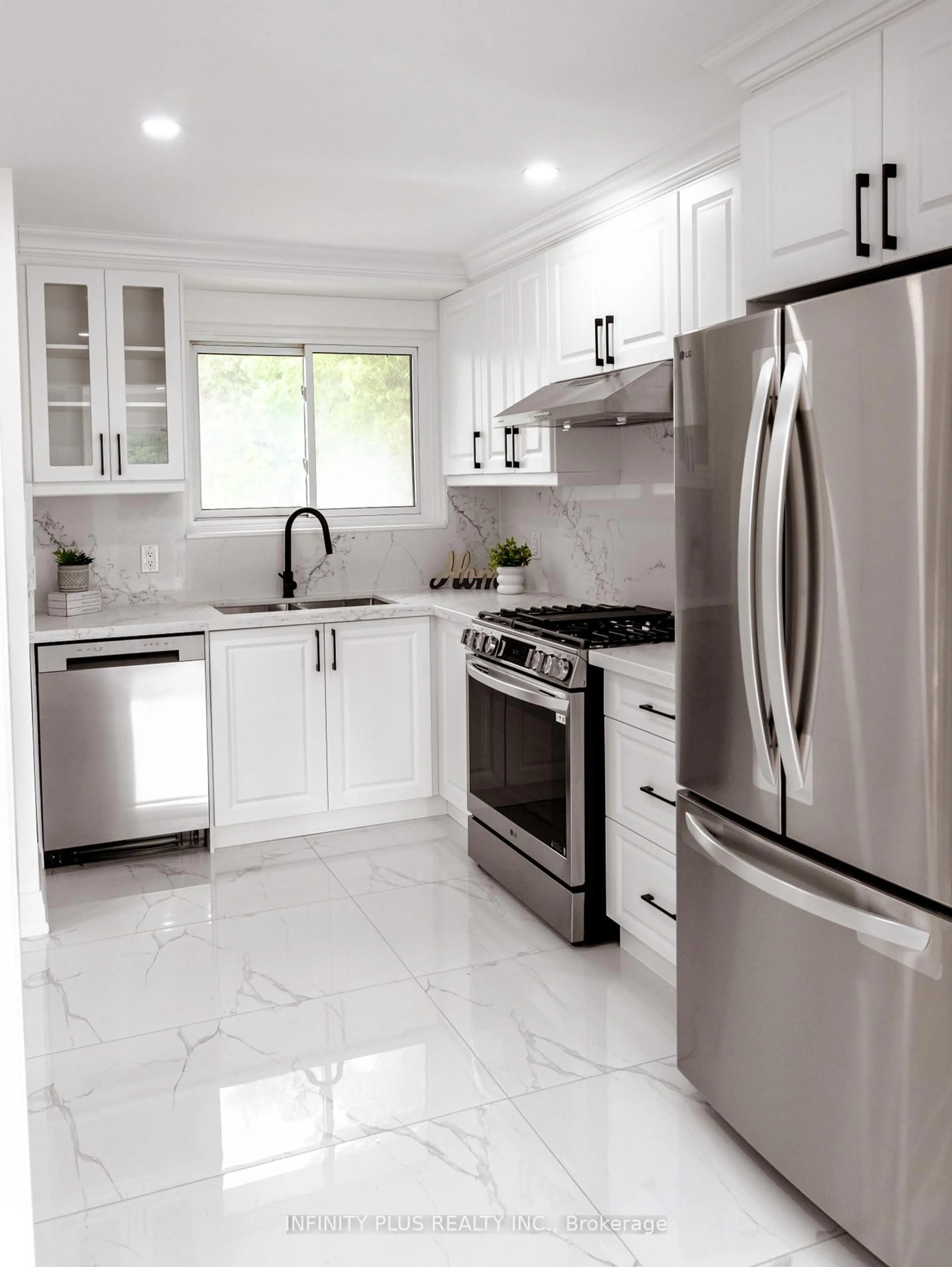 Contemporary kitchen, ceramic/tile floor for 31 Autumn Blvd, Brampton Ontario L6T 2V3