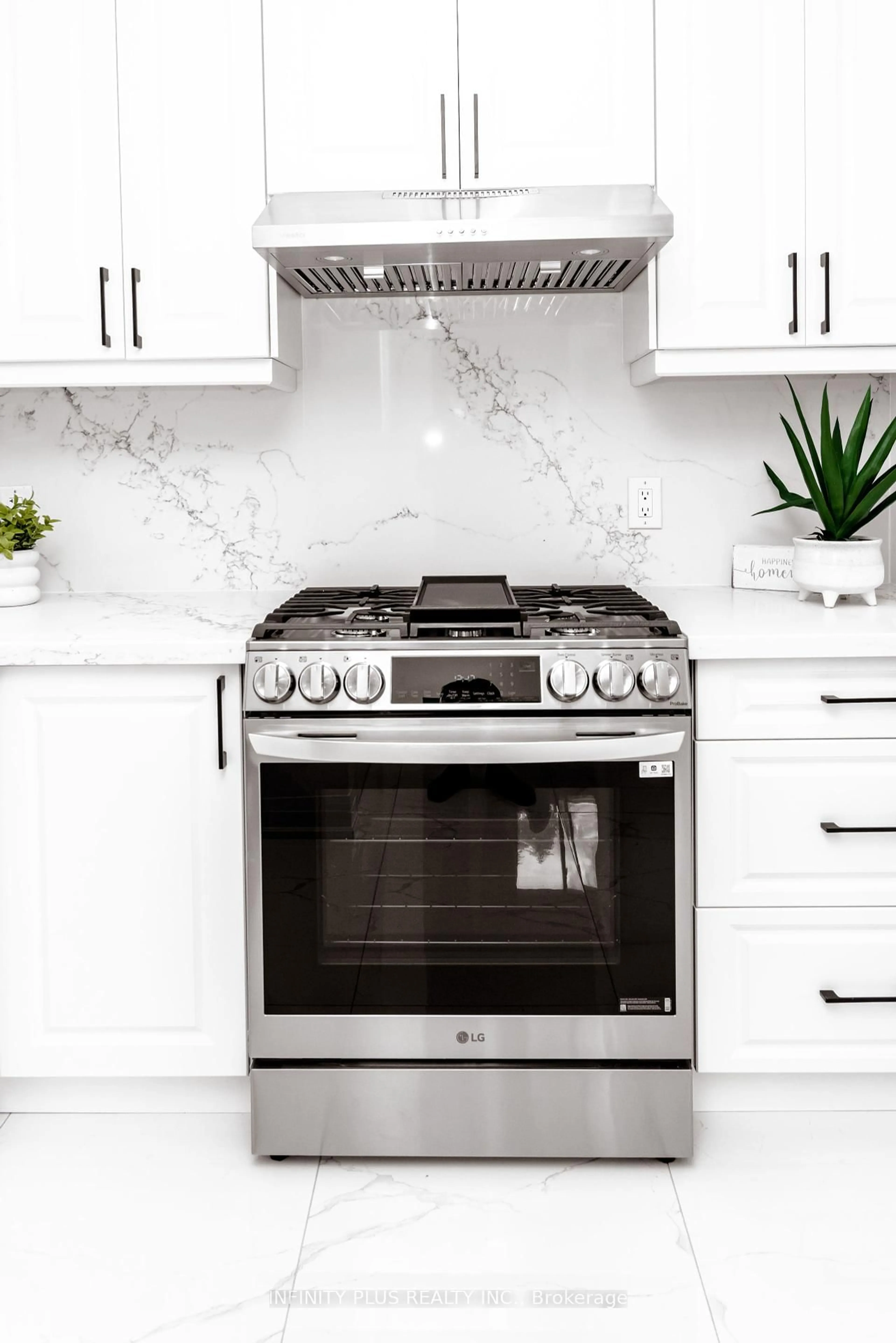 Contemporary kitchen, ceramic/tile floor for 31 Autumn Blvd, Brampton Ontario L6T 2V3