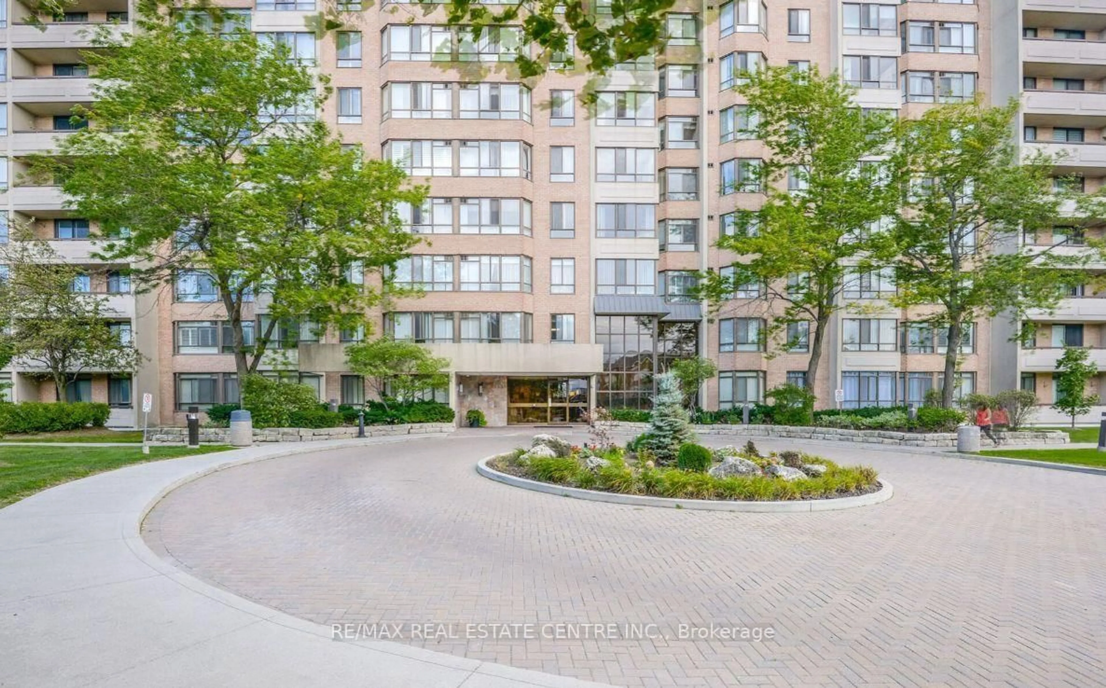Unknown for 100 County Court Blvd #705, Brampton Ontario L6W 3X1