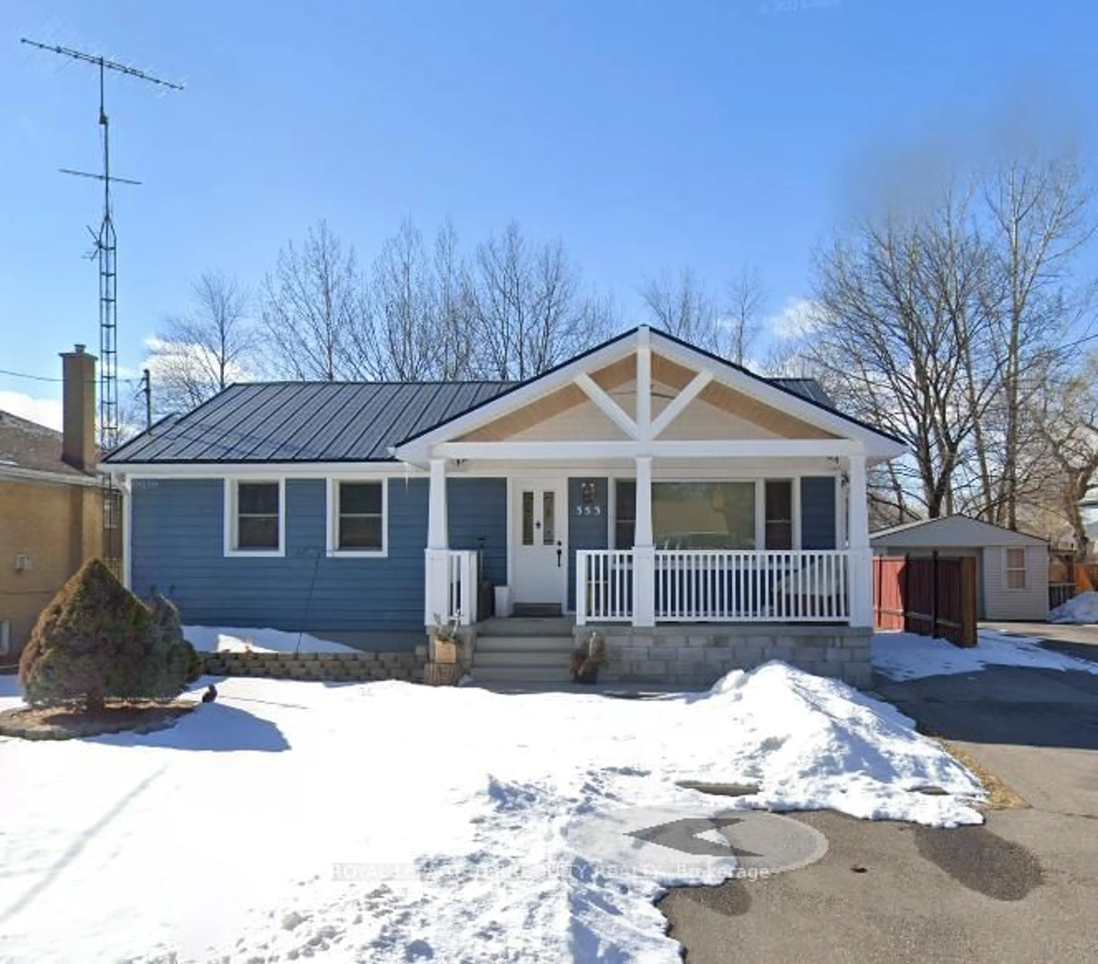 Home with vinyl exterior material, street for 353 KINGSLEIGH Crt, Milton Ontario L9T 1X6