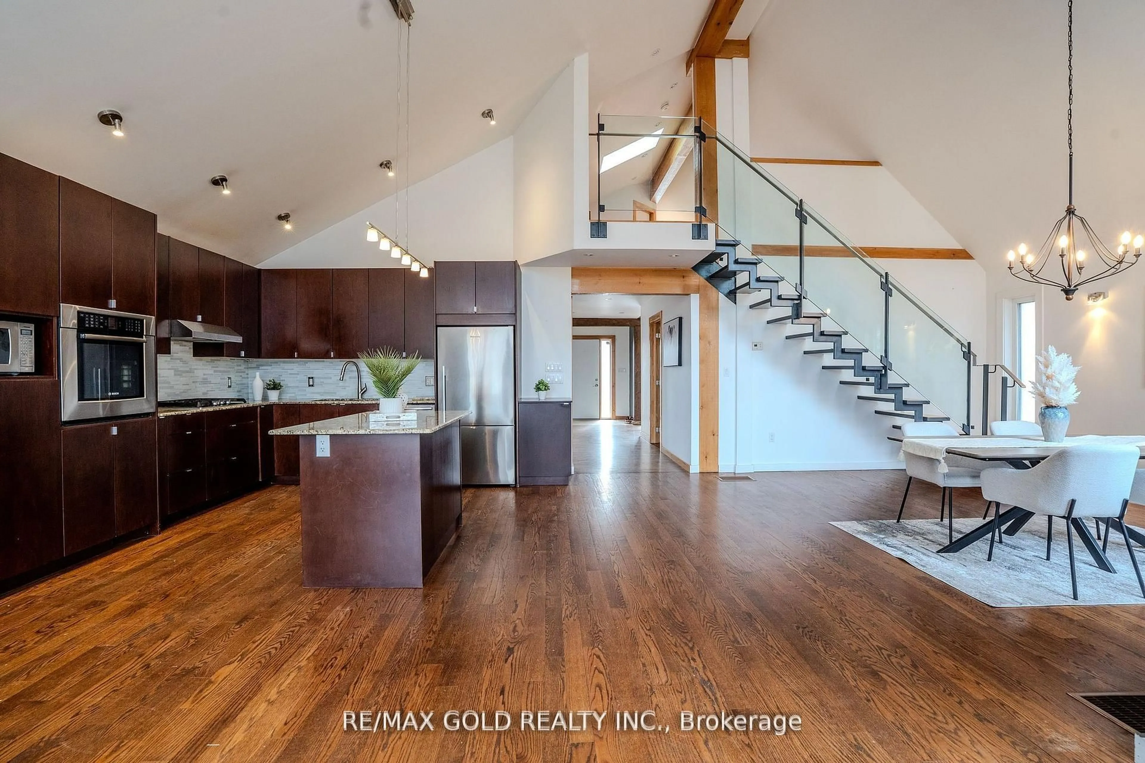 Open concept kitchen, wood/laminate floor for 3397 Cawthra Rd, Mississauga Ontario L5A 2X8