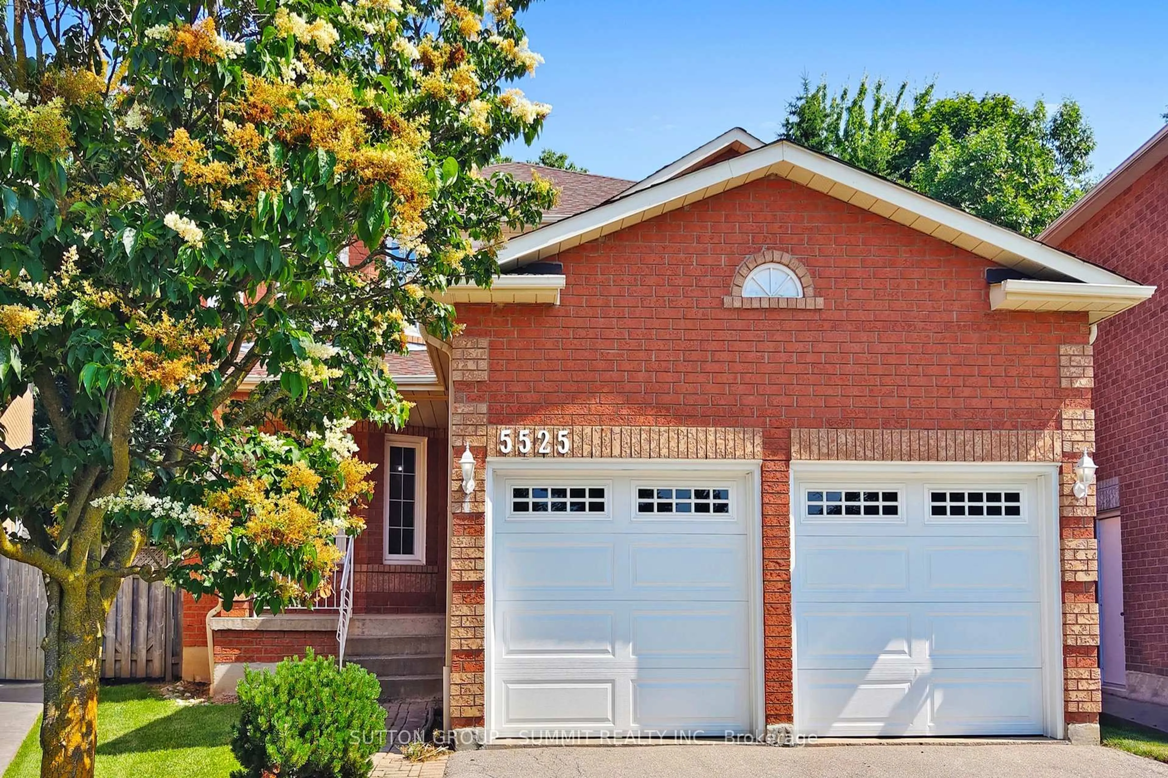 Home with brick exterior material, street for 5525 Fleur-De-Lis, Mississauga Ontario L5R 2Z6