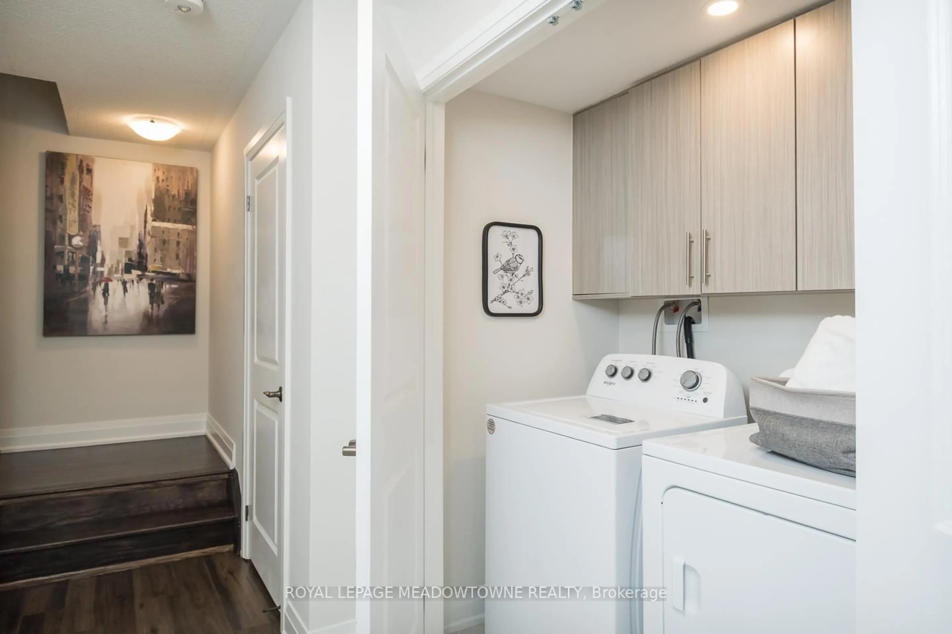 Laundry room for 2476 Badger Cres, Oakville Ontario L6M 5M1