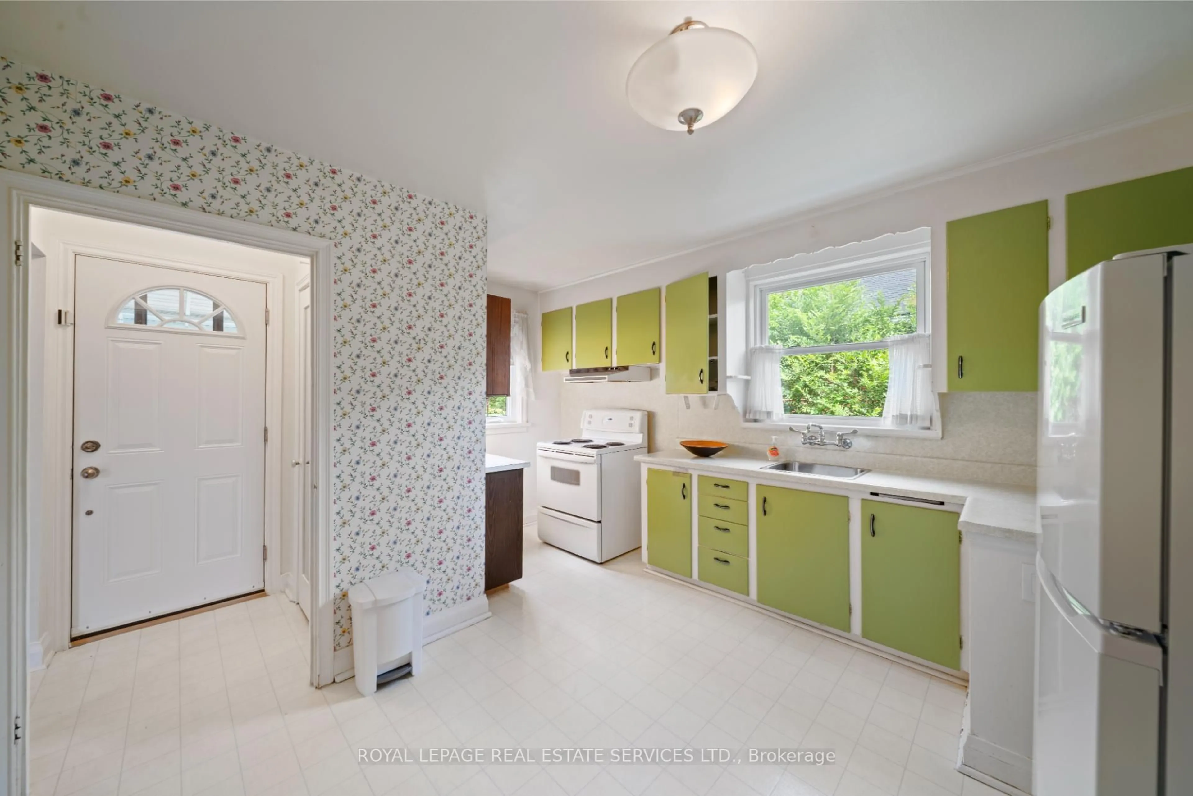 Unknown for 233 Sheldon Ave, Toronto Ontario M8W 4L8