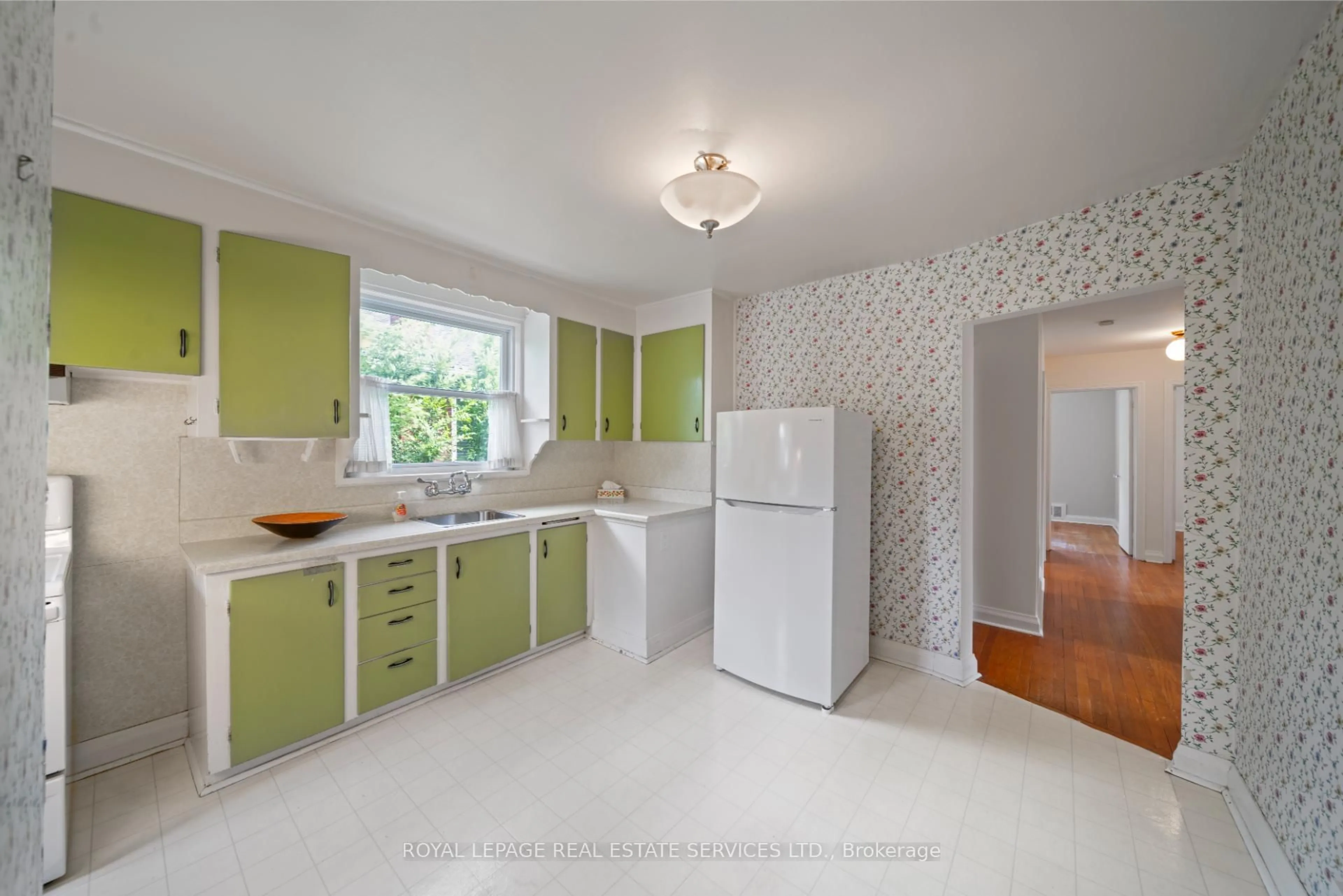 Unknown for 233 Sheldon Ave, Toronto Ontario M8W 4L8