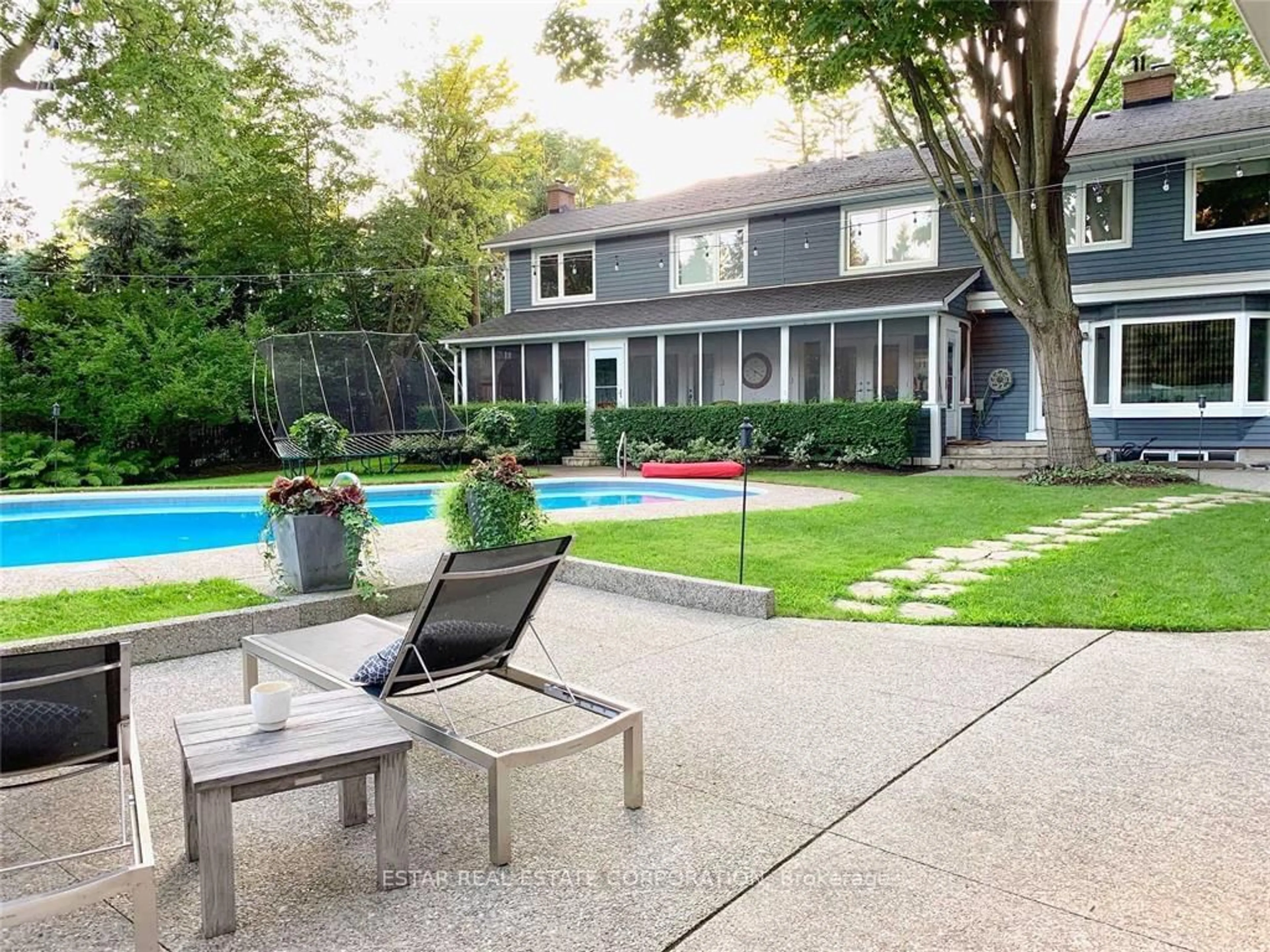Patio, street for 1124 LAKESHORE Rd, Oakville Ontario L6J 1L2