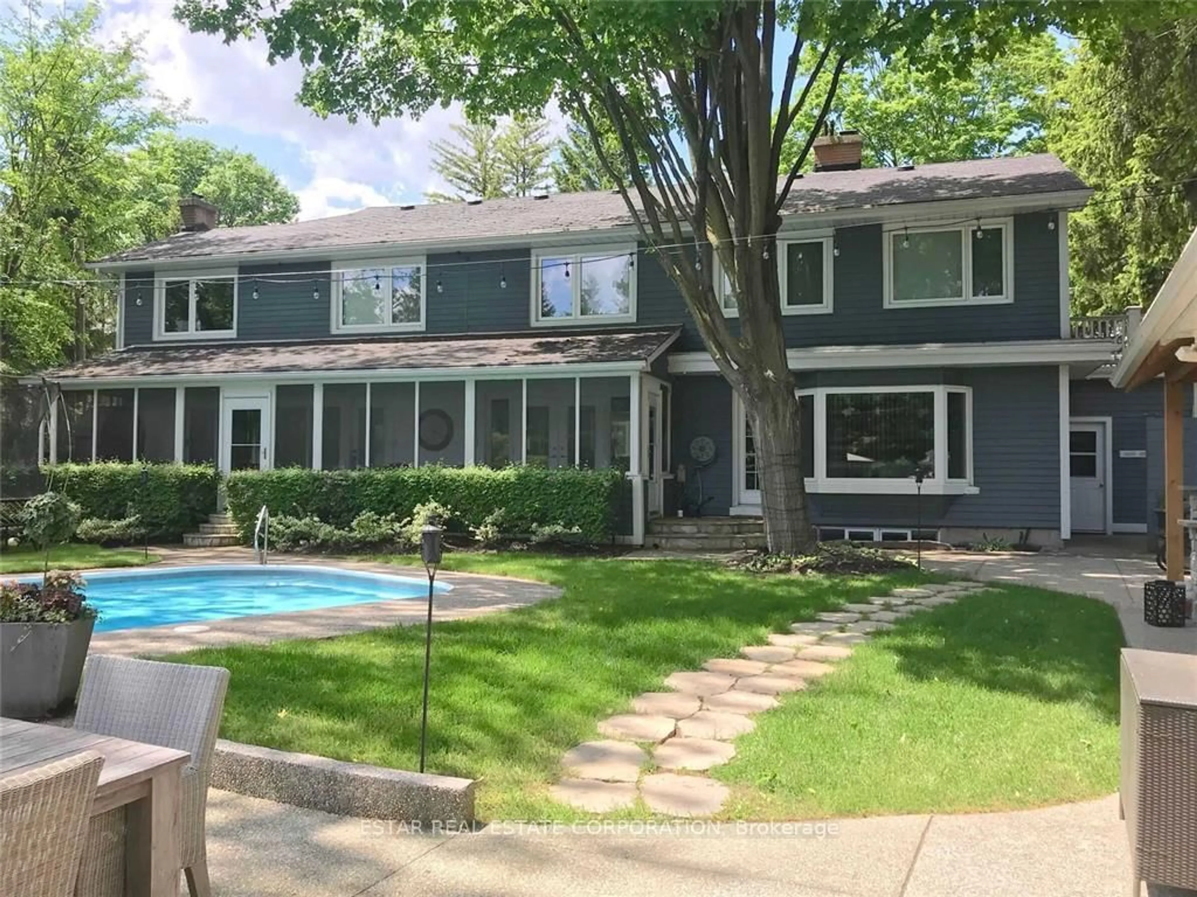Home with vinyl exterior material, street for 1124 LAKESHORE Rd, Oakville Ontario L6J 1L2