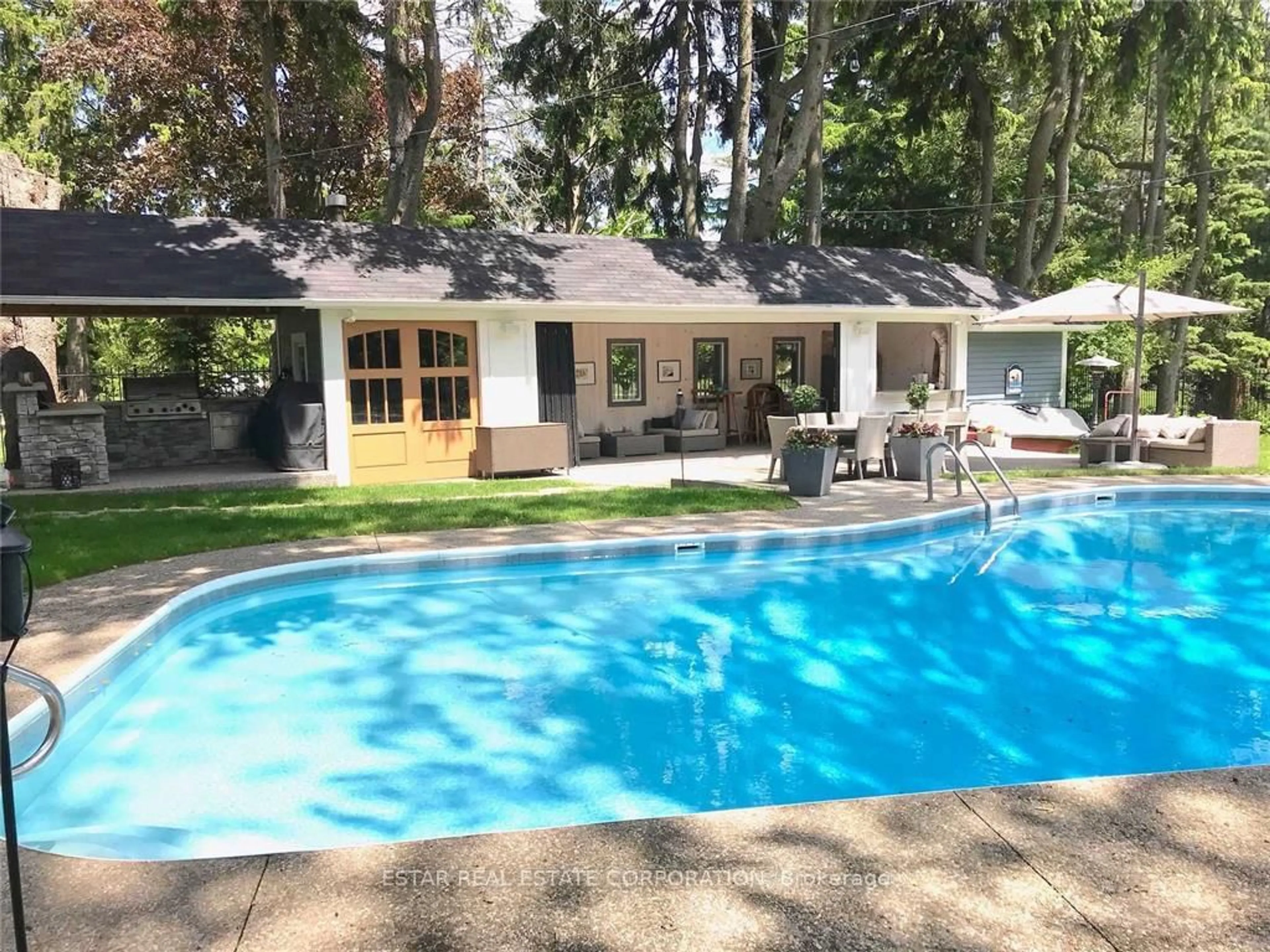 Pool for 1124 LAKESHORE Rd, Oakville Ontario L6J 1L2