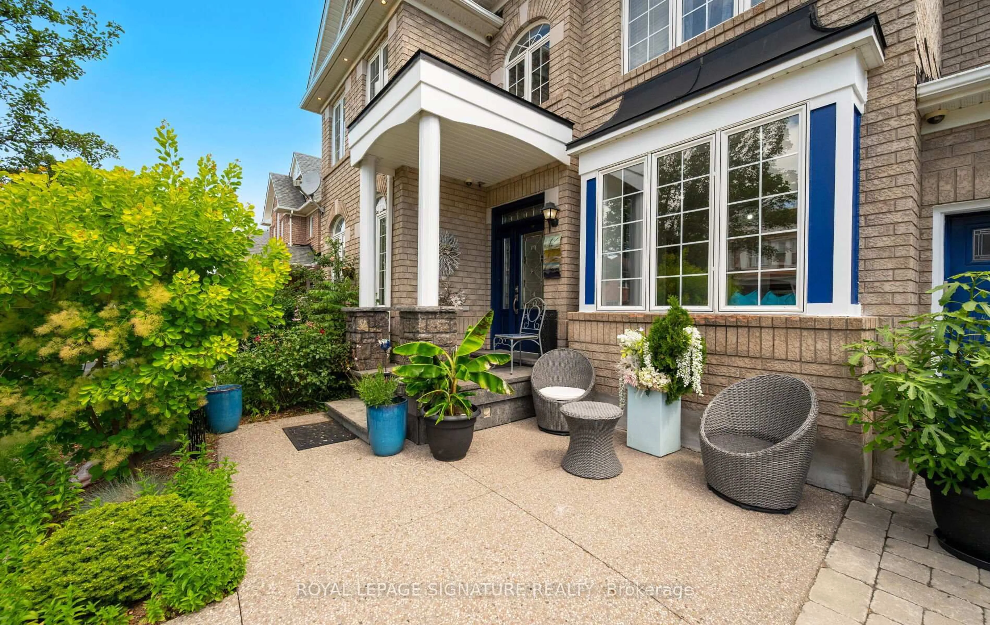Patio, street for 1004 McCutcheon Cres, Milton Ontario L9T 6M9