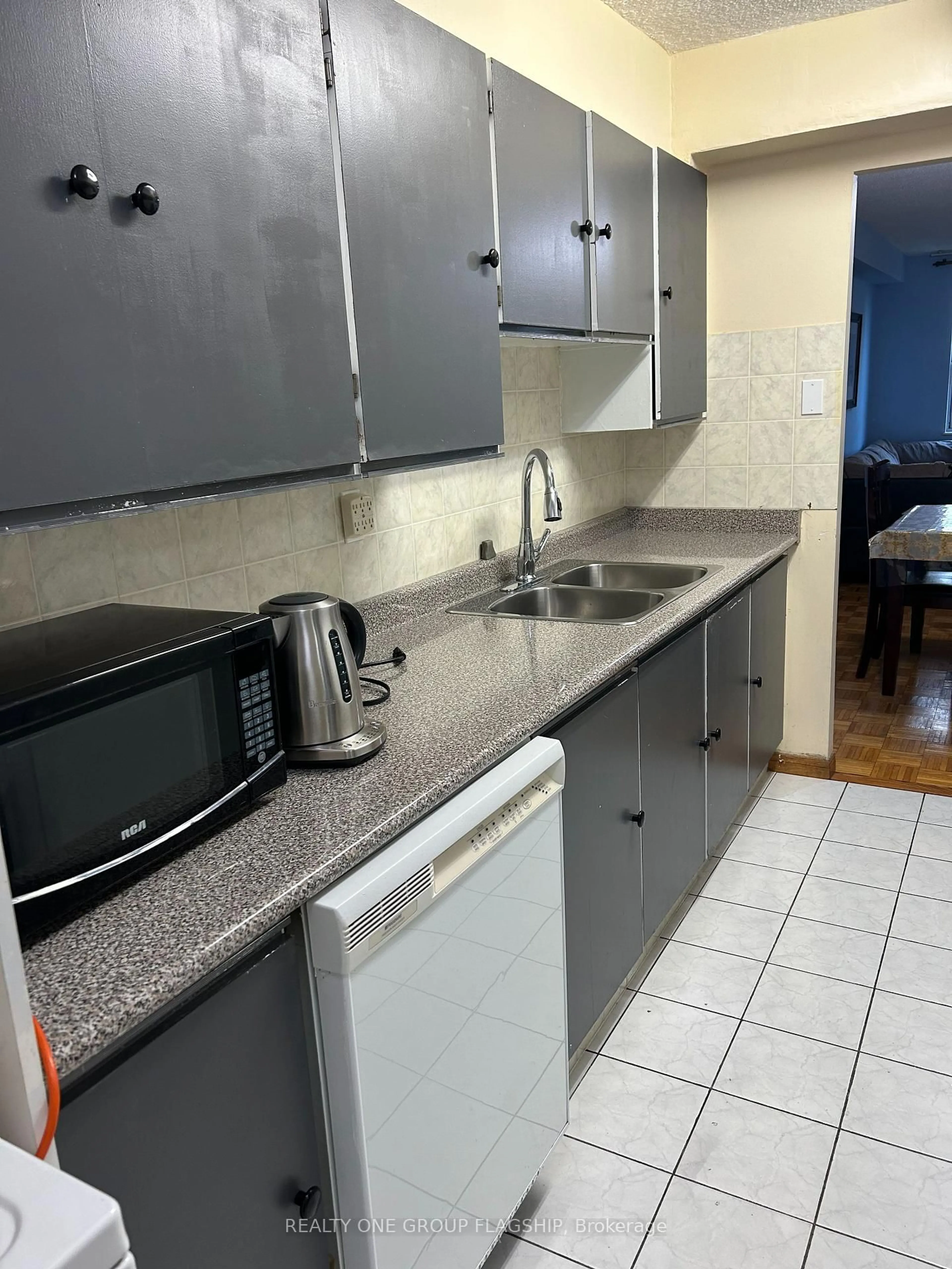 Standard kitchen, unknown for 10 Tobermory Dr #1205, Toronto Ontario M3N 2Y5