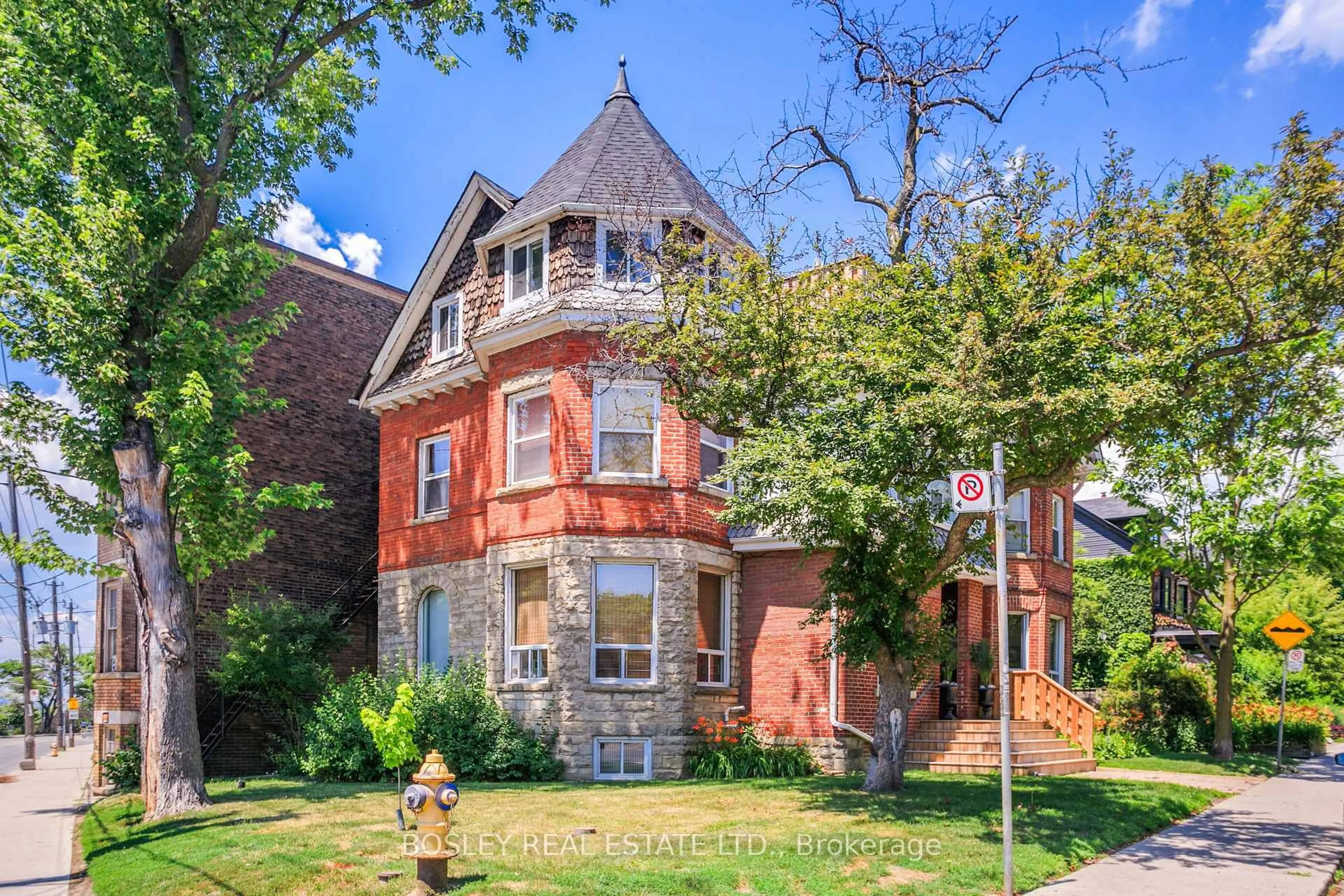 Home with brick exterior material, street for 1500 King St, Toronto Ontario M6K 1J5