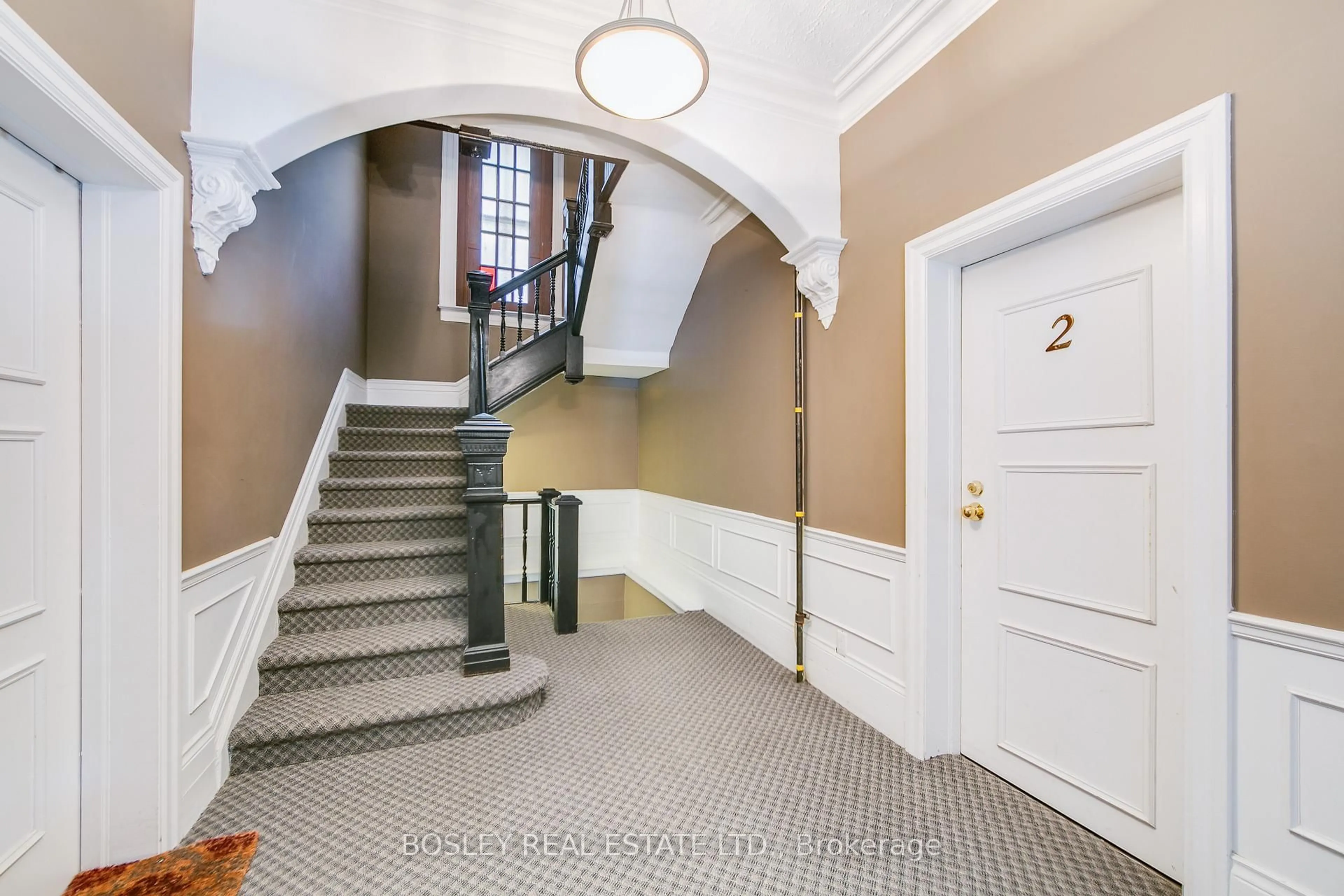 Indoor foyer for 1500 King St, Toronto Ontario M6K 1J5