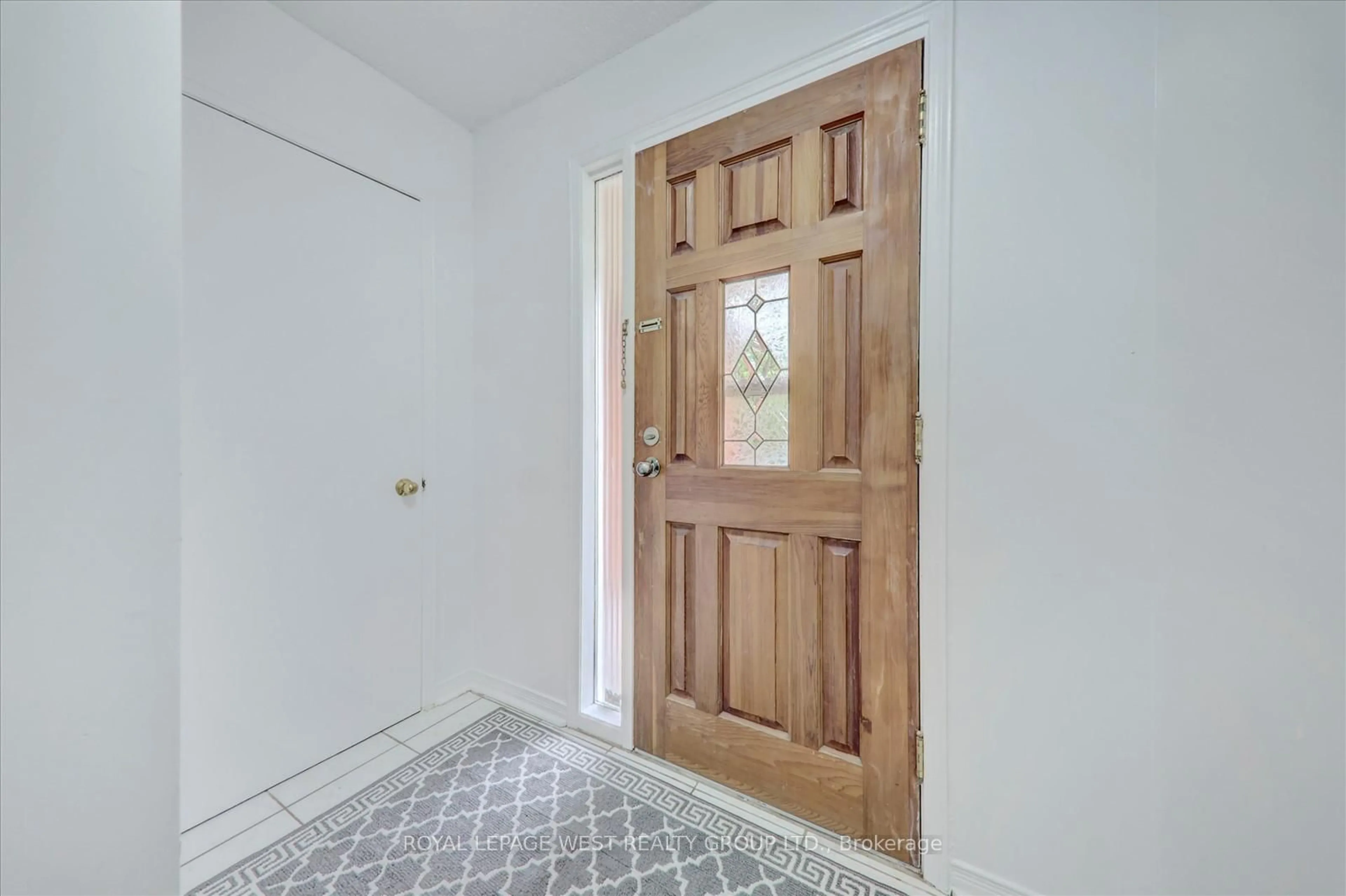Indoor entryway for 4556 Metcalfe Ave, Mississauga Ontario L5M 4L5
